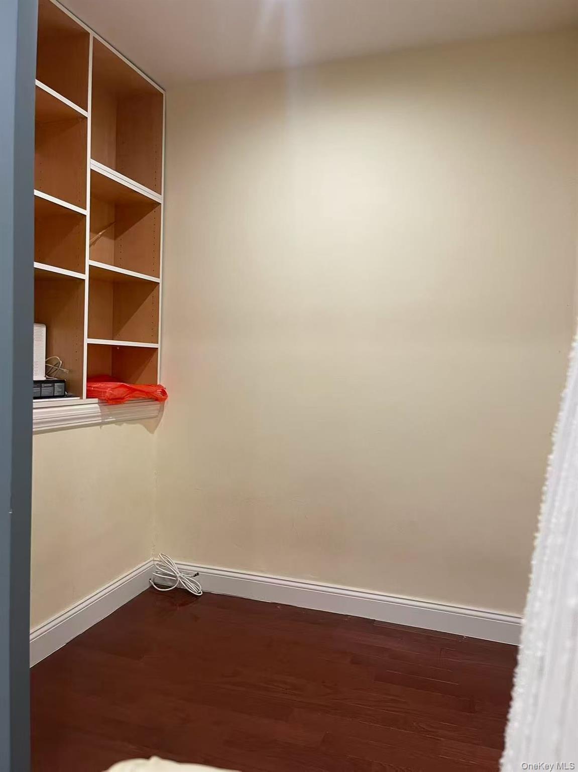 #7 photo, 13645 Jewel Avenue, קווינס Kew Garden Hills , NY 11367