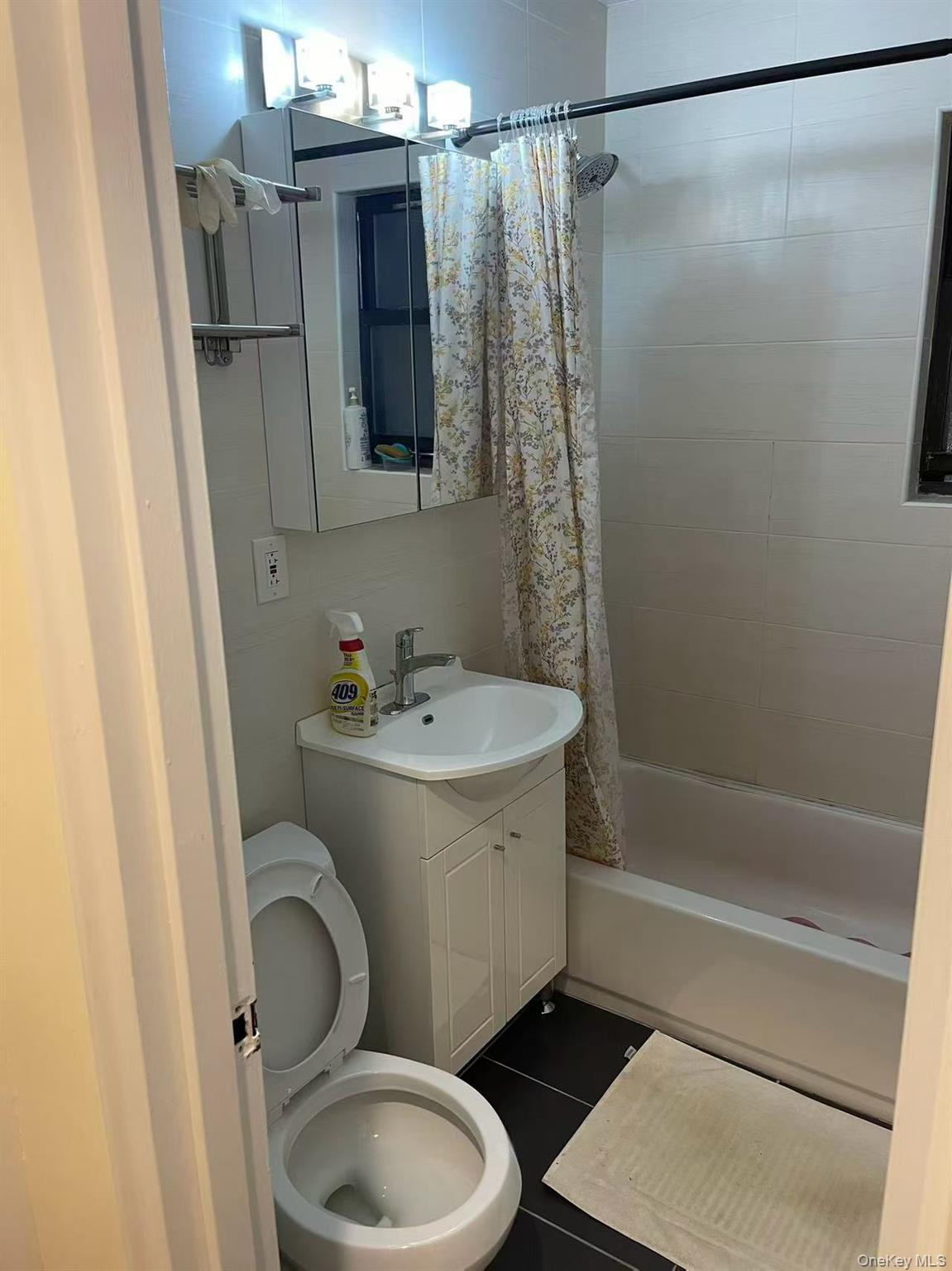 #8 photo, 13645 Jewel Avenue, קווינס Kew Garden Hills , NY 11367