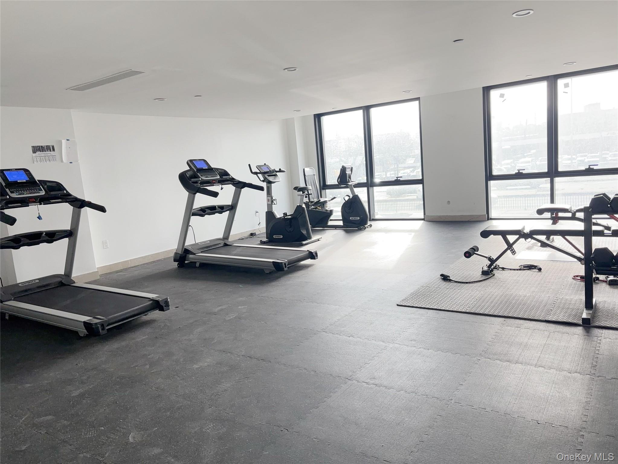 #5 photo, 70-65 Queens Boulevard, 皇后区 木边 Woodside , NY 11377