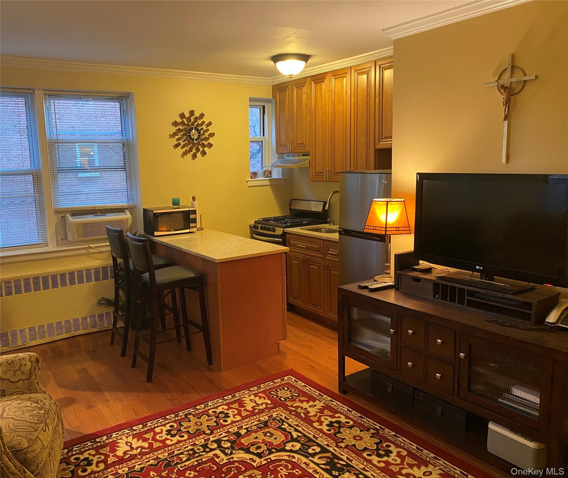 #4 photo, 36 Cathedral Avenue, Hempstead , NY 11550