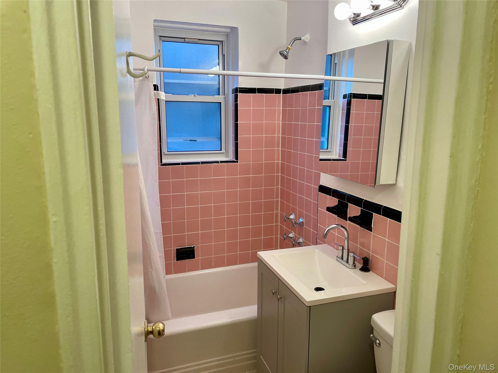 #7 photo, 36 Cathedral Avenue, Hempstead , NY 11550