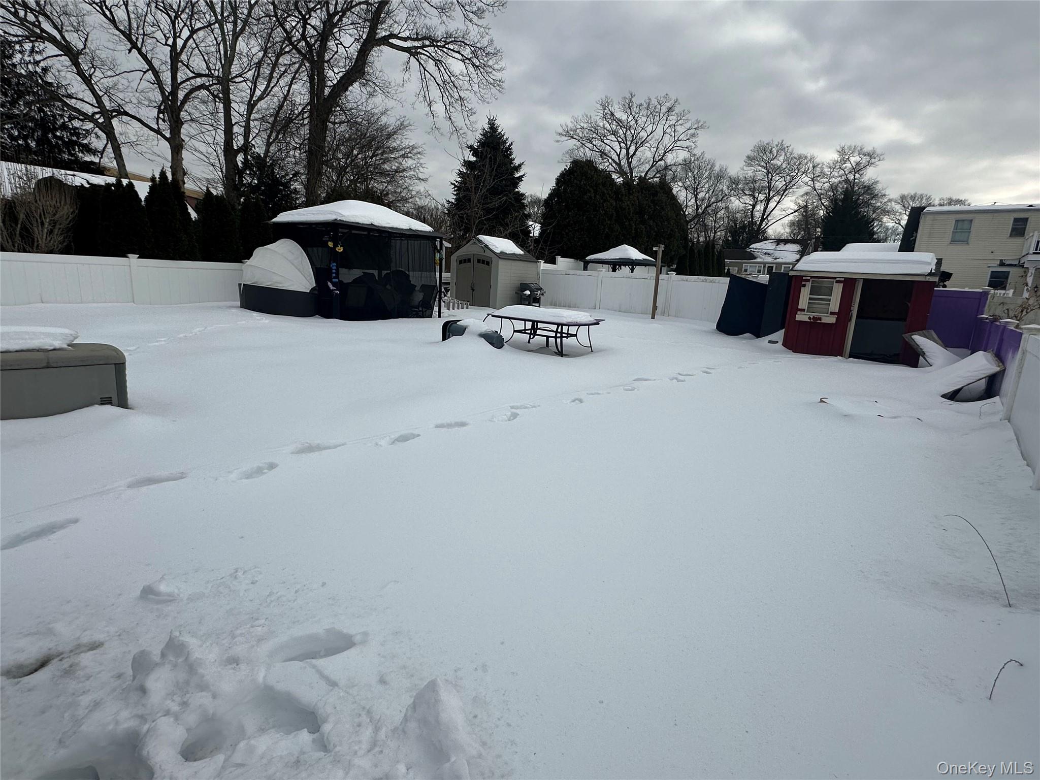 #17 photo, 80 E 19th Street, Huntington Station , NY 11746