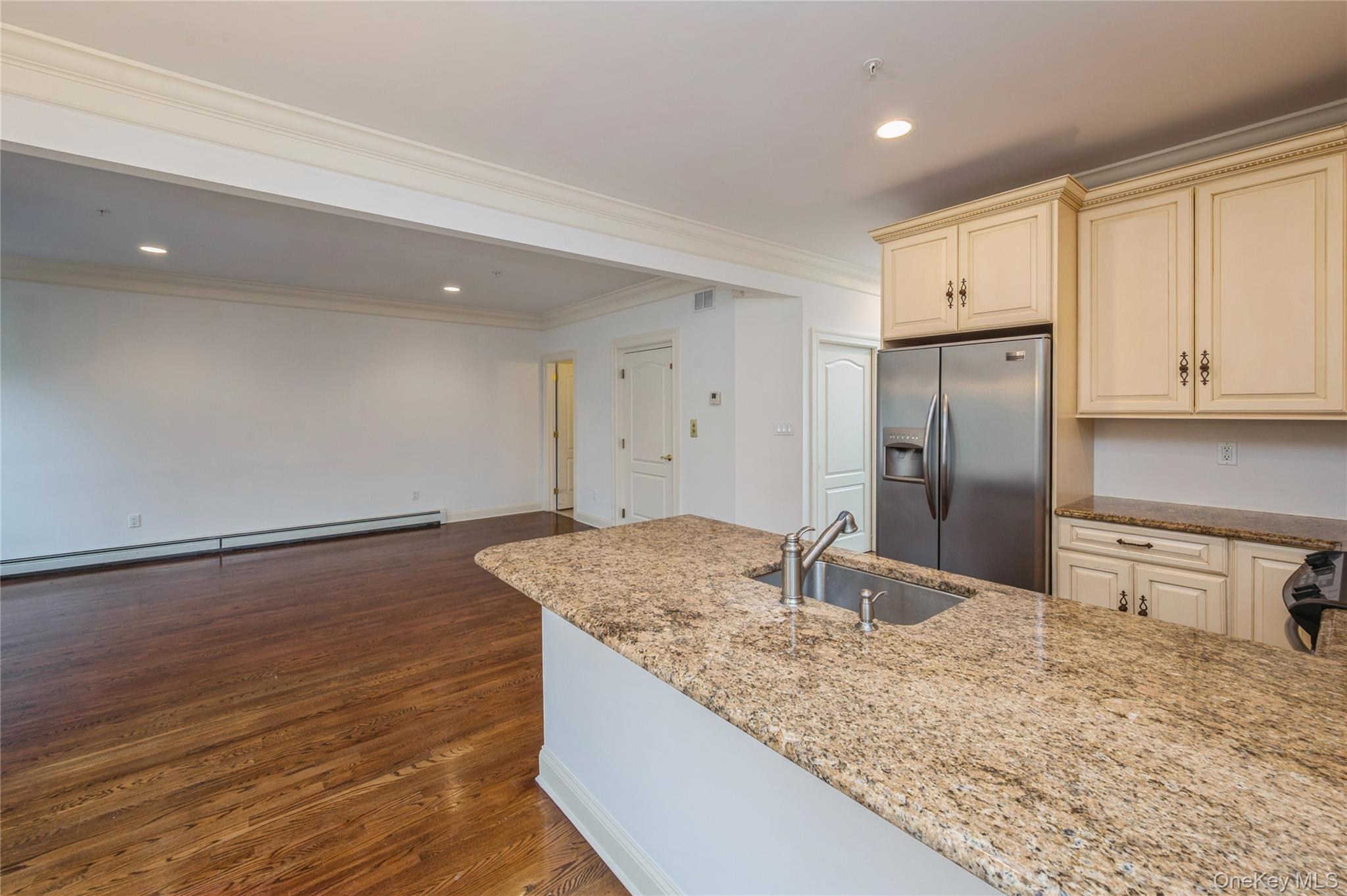 #11 photo, 22 Meadow Court, سوفولك Oakdale , NY 11769