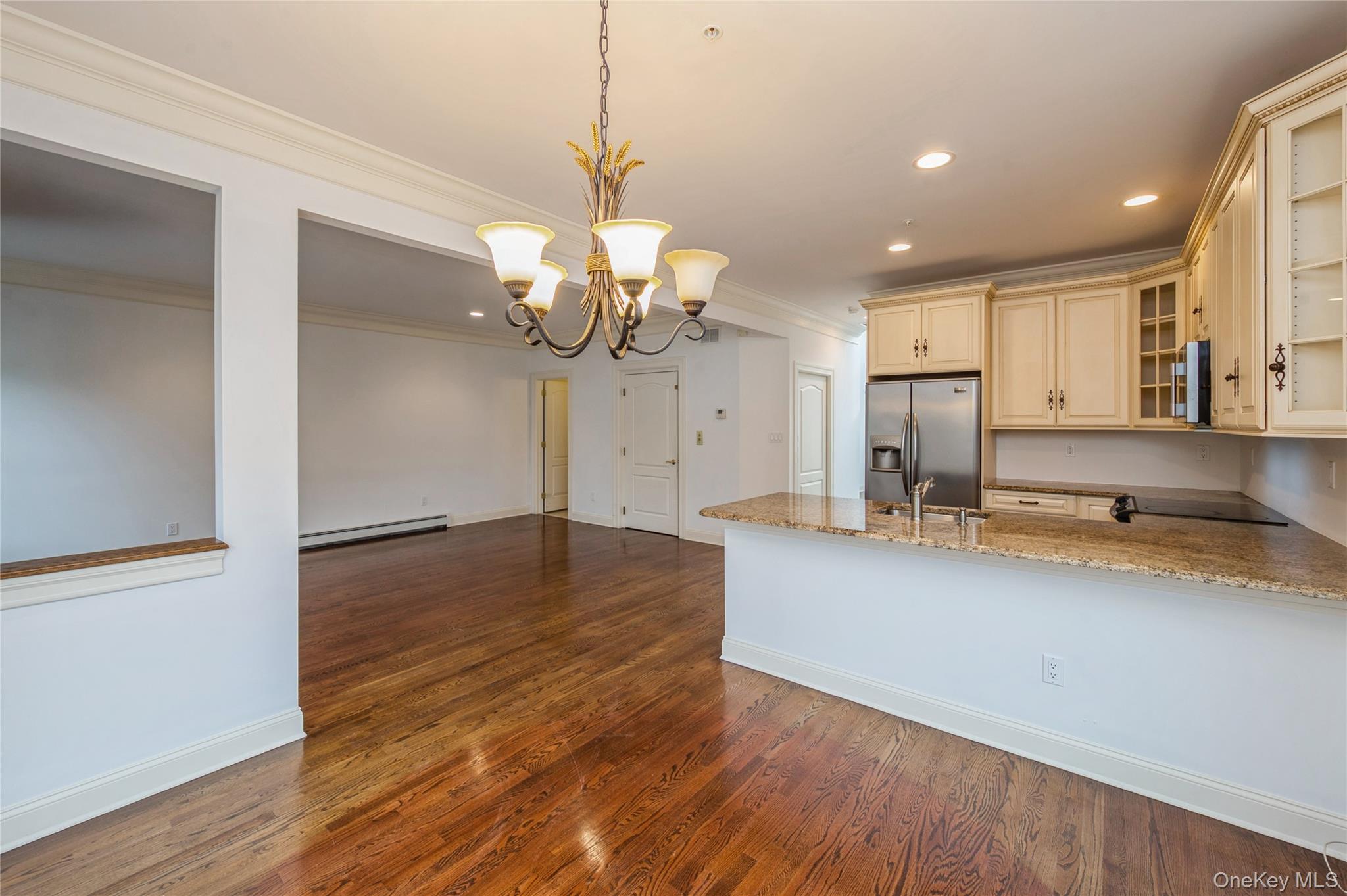 #12 photo, 22 Meadow Court, سوفولك Oakdale , NY 11769