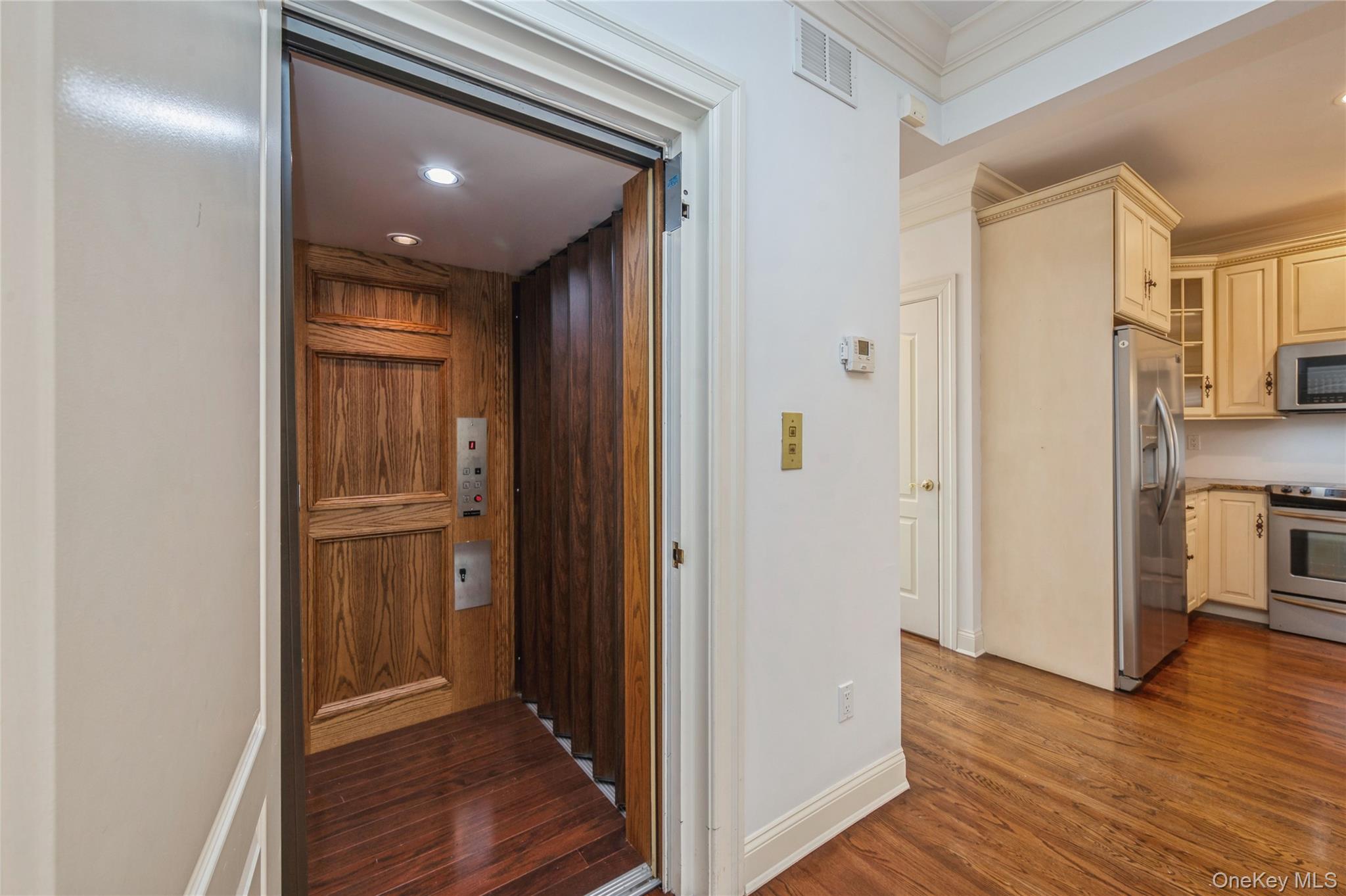 #13 photo, 22 Meadow Court, سوفولك Oakdale , NY 11769