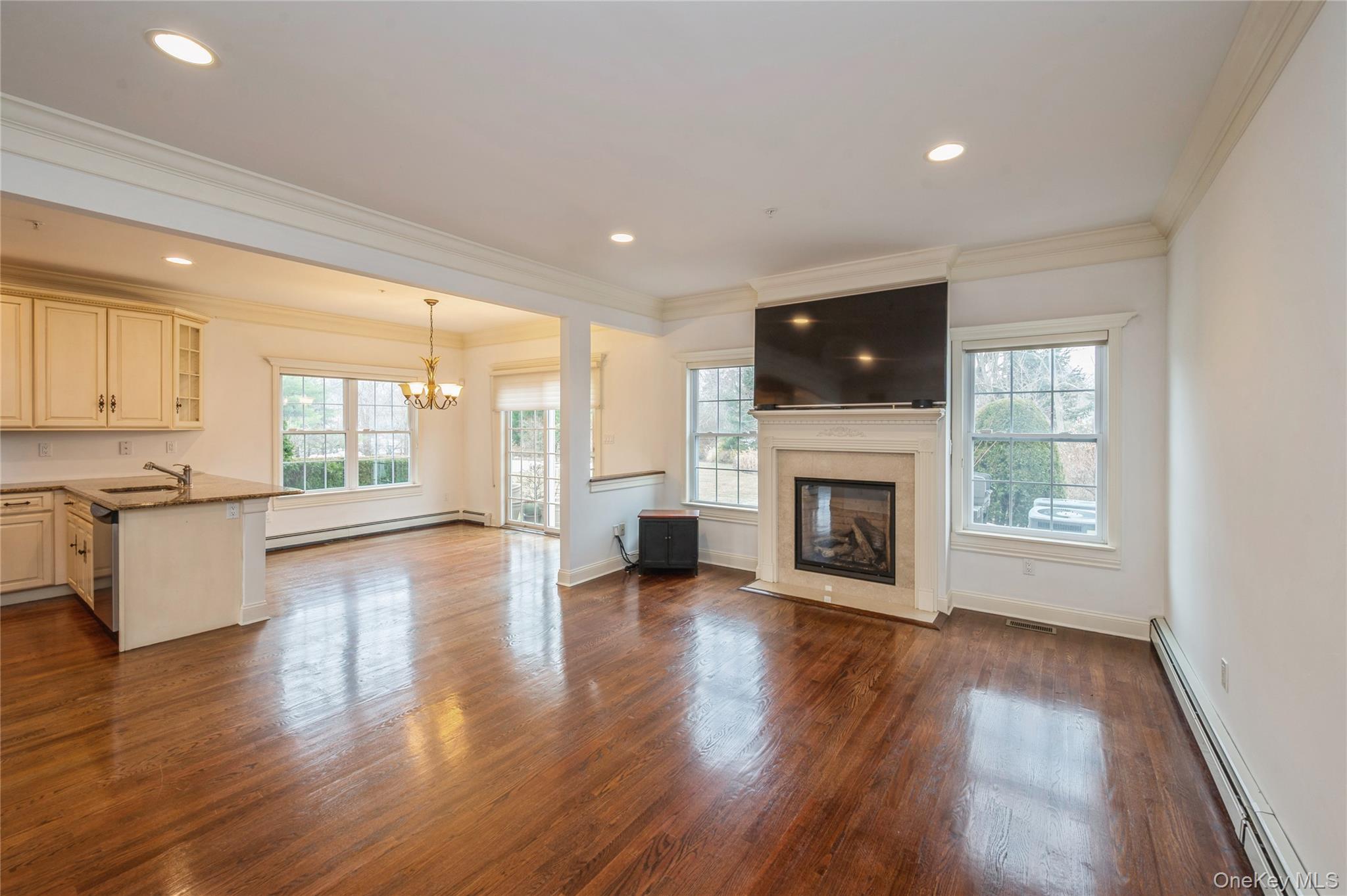 #14 photo, 22 Meadow Court, سوفولك Oakdale , NY 11769