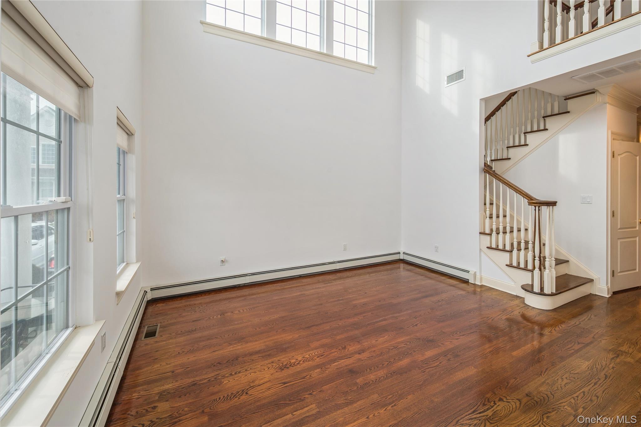 #3 photo, 22 Meadow Court, سوفولك Oakdale , NY 11769