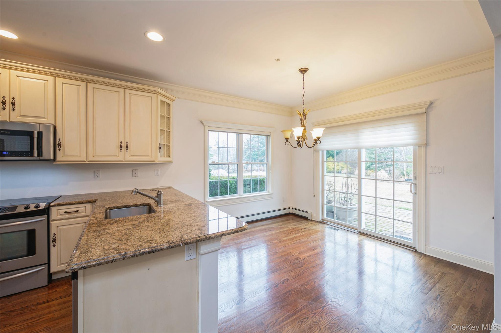 #8 photo, 22 Meadow Court, سوفولك Oakdale , NY 11769