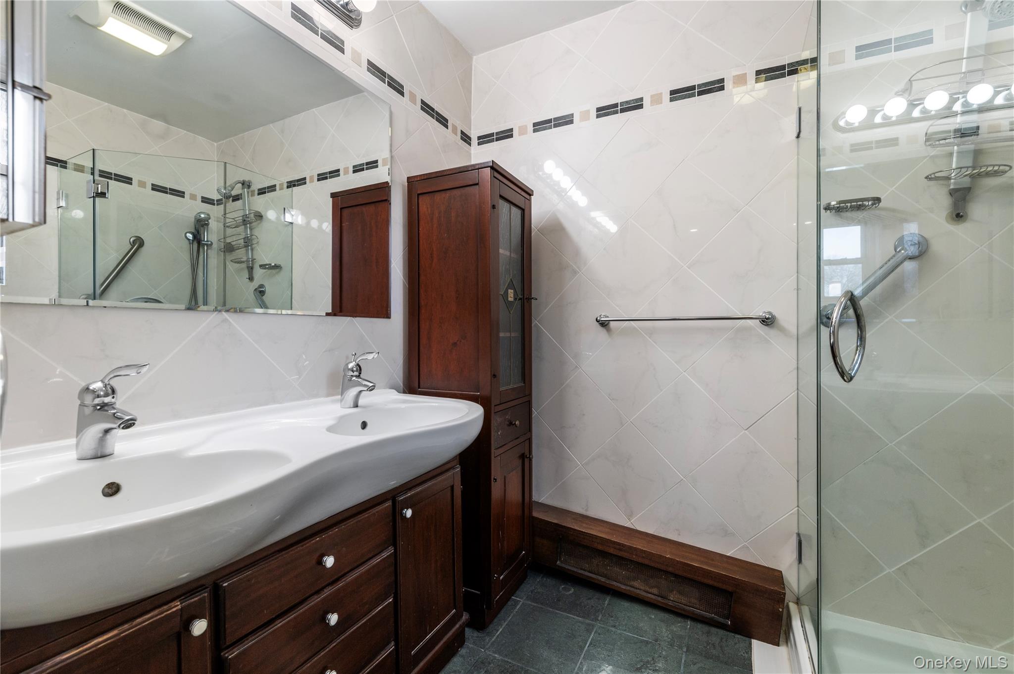 #18 photo, 25 Chapel Place, Great Neck , NY 11021