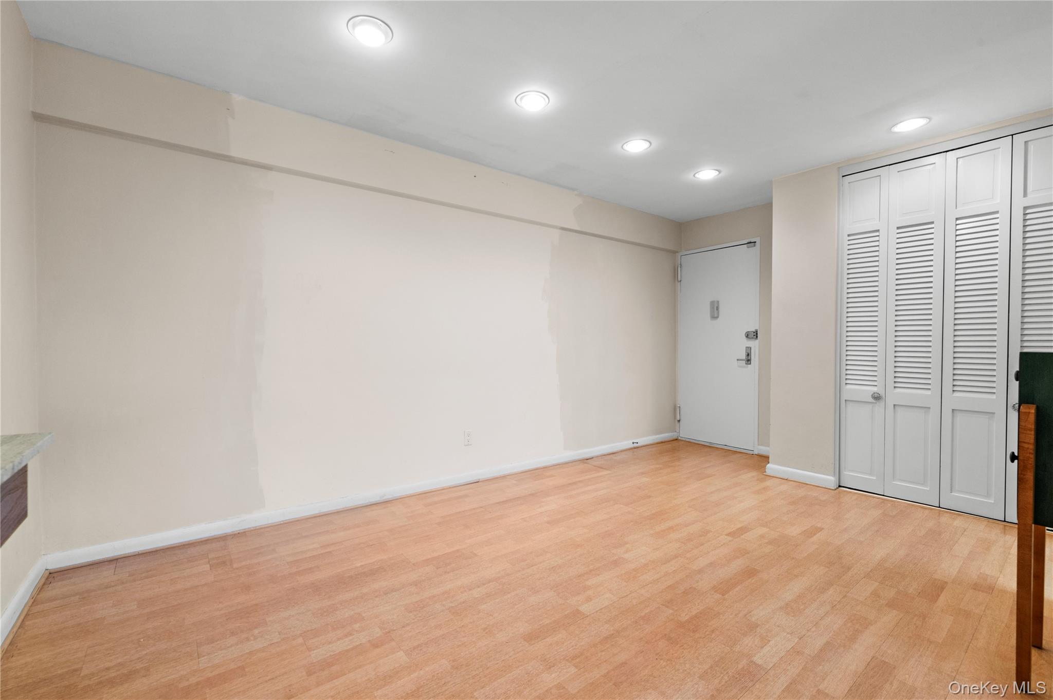 #4 photo, 25 Chapel Place, Great Neck , NY 11021