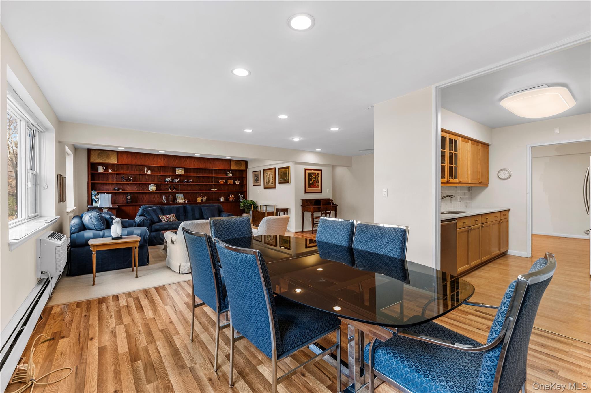 #8 photo, 25 Chapel Place, Great Neck , NY 11021