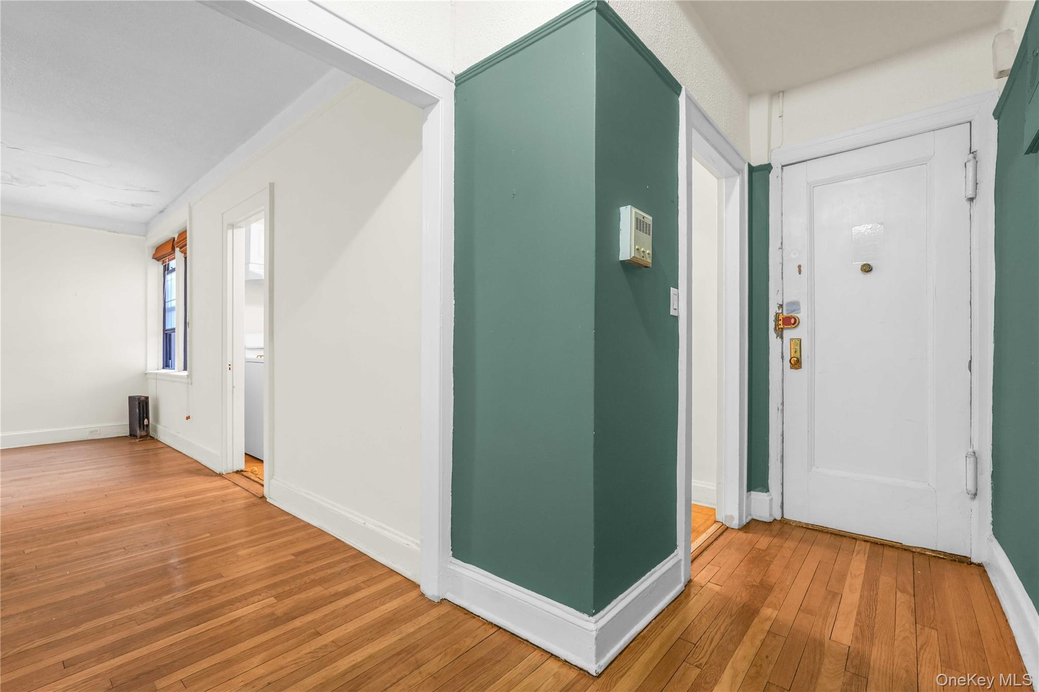 #4 photo, 68-30 Burns Street, Forest Hills , NY 11375