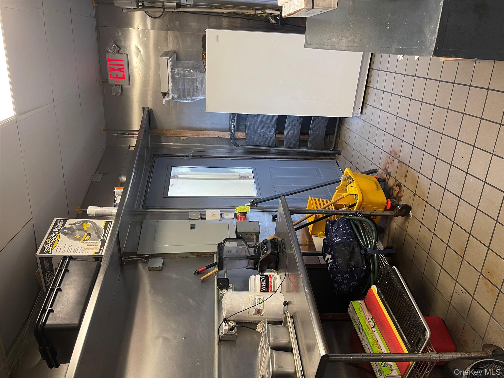 #10 photo, 173-189 Merrick Road, 东长岛 Amity Harbor , NY 11701