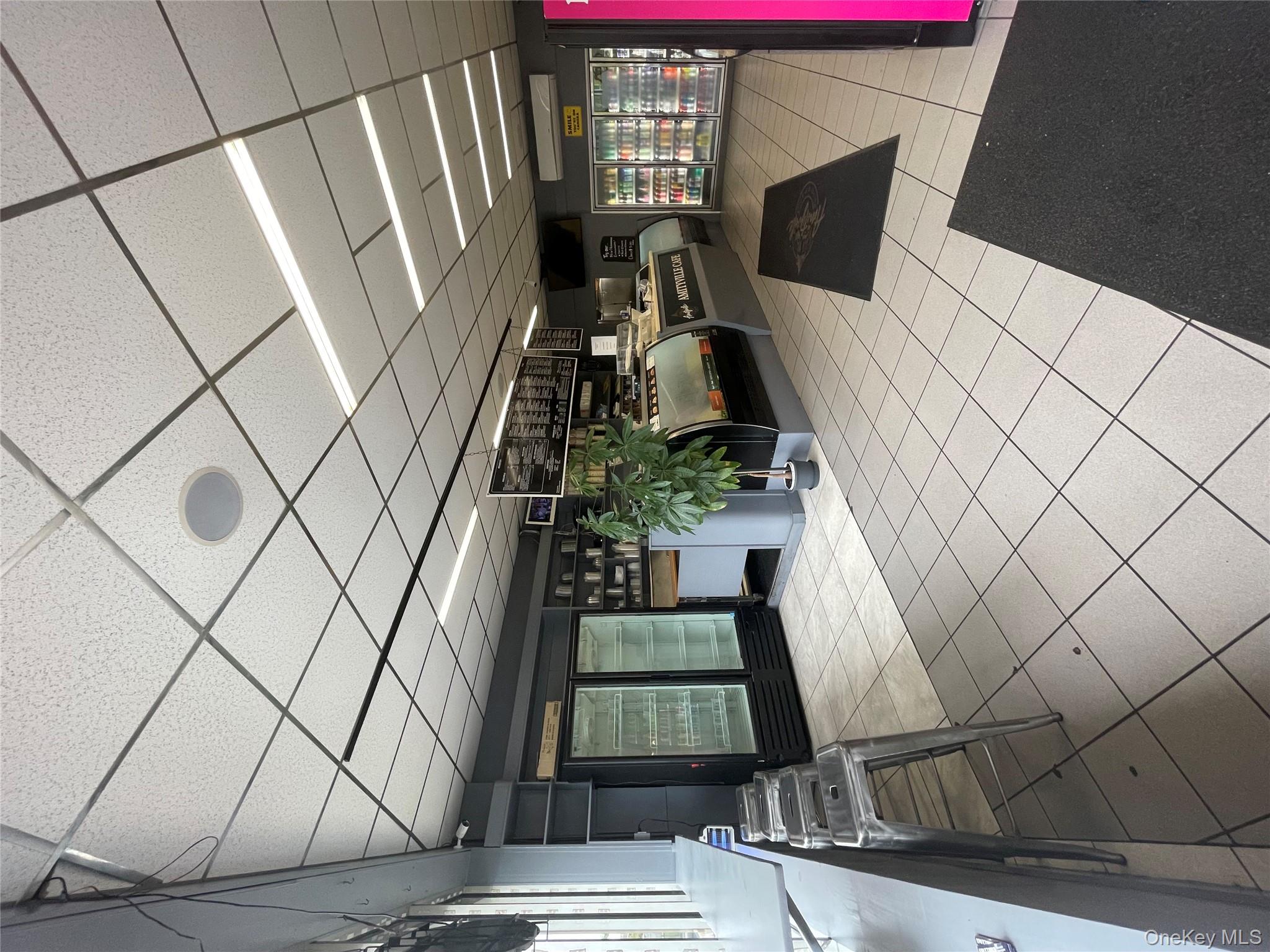 #6 photo, 173-189 Merrick Road, 东长岛 Amity Harbor , NY 11701