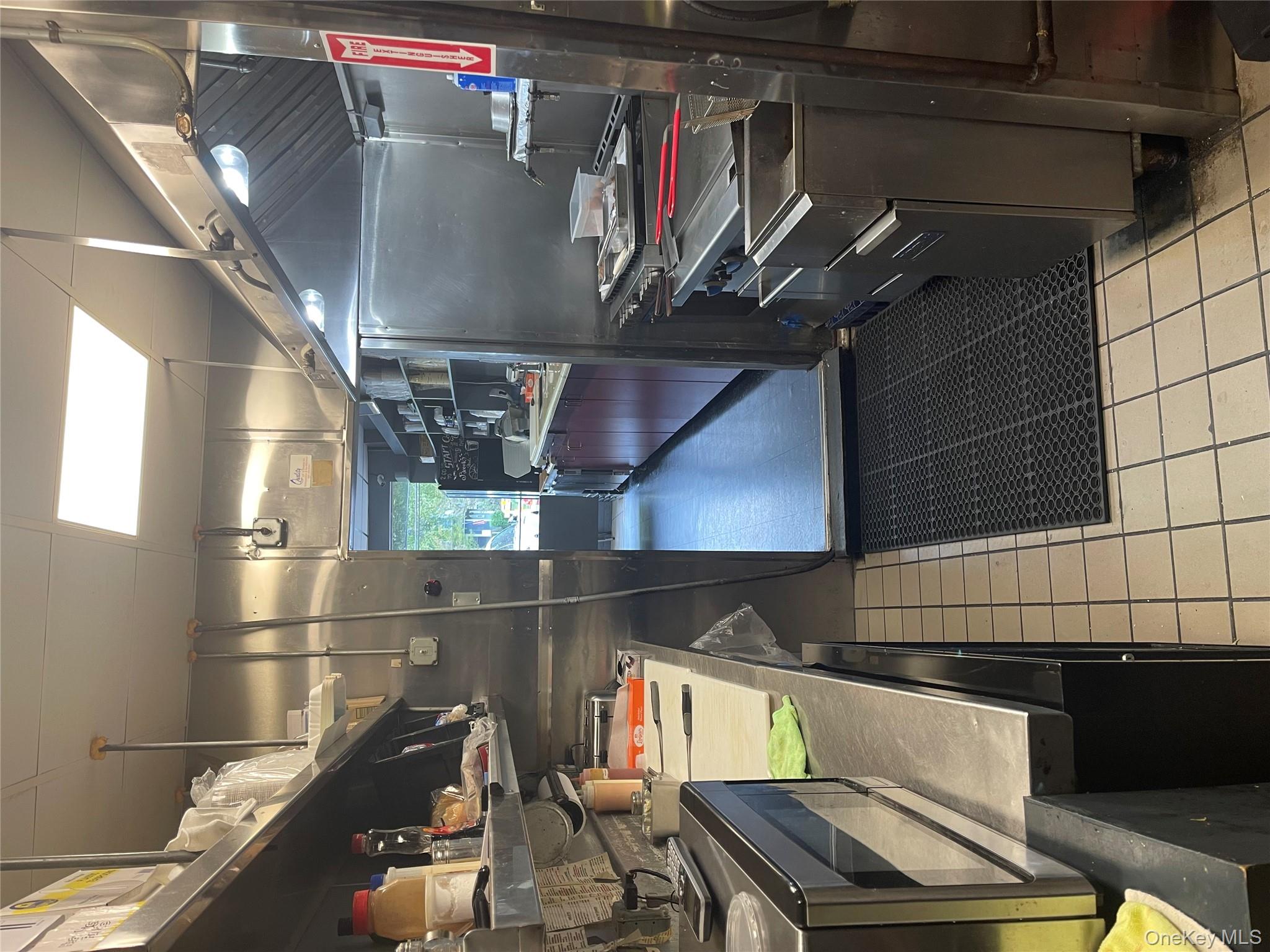 #7 photo, 173-189 Merrick Road, 东长岛 Amity Harbor , NY 11701