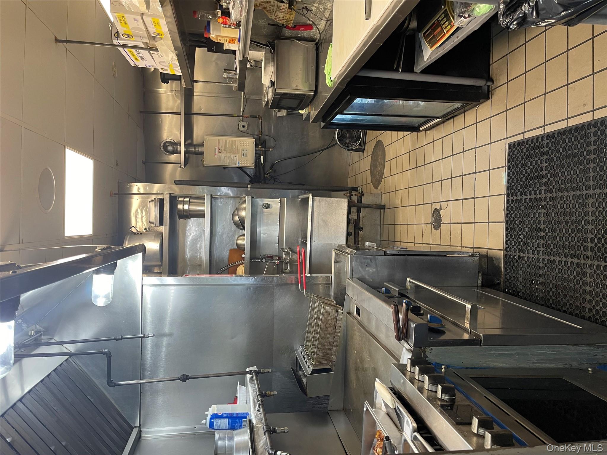 #8 photo, 173-189 Merrick Road, 东长岛 Amity Harbor , NY 11701