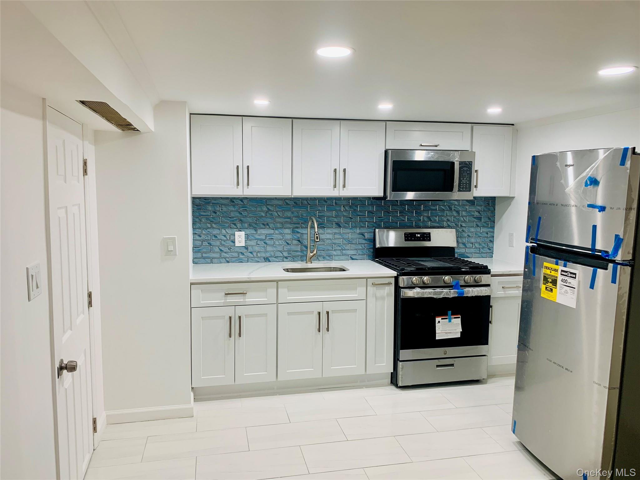 #18 photo, 1004 Wool Avenue, 롱 아일랜드 Franklin Square , NY 11010