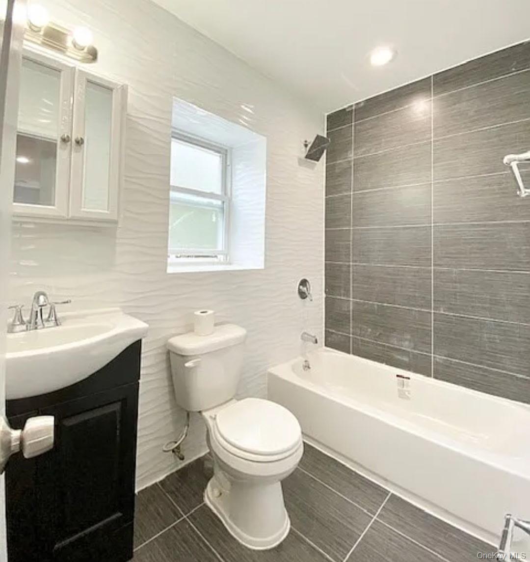 #9 photo, 194-00 112th Road, Saint Albans , NY 11412