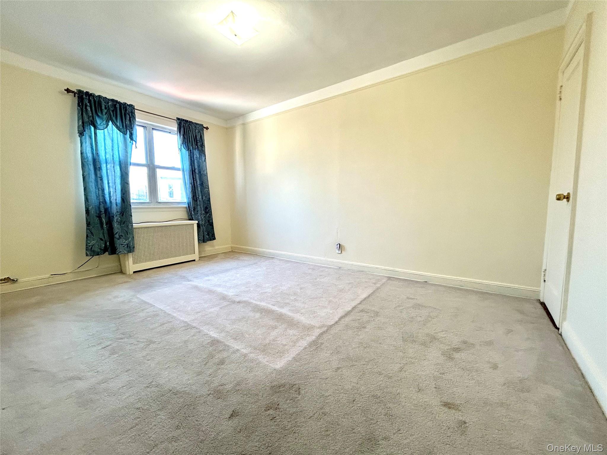 #13 photo, 30-15 82nd Street, קווינס East Elmhurst , NY 11370