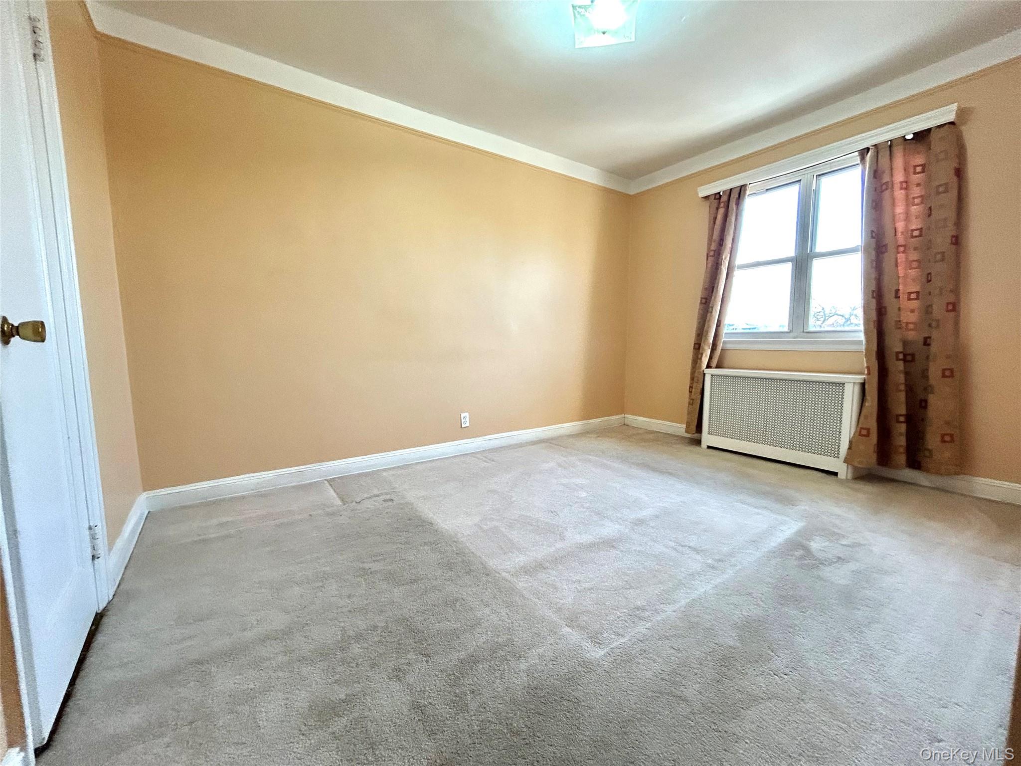 #19 photo, 30-15 82nd Street, קווינס East Elmhurst , NY 11370