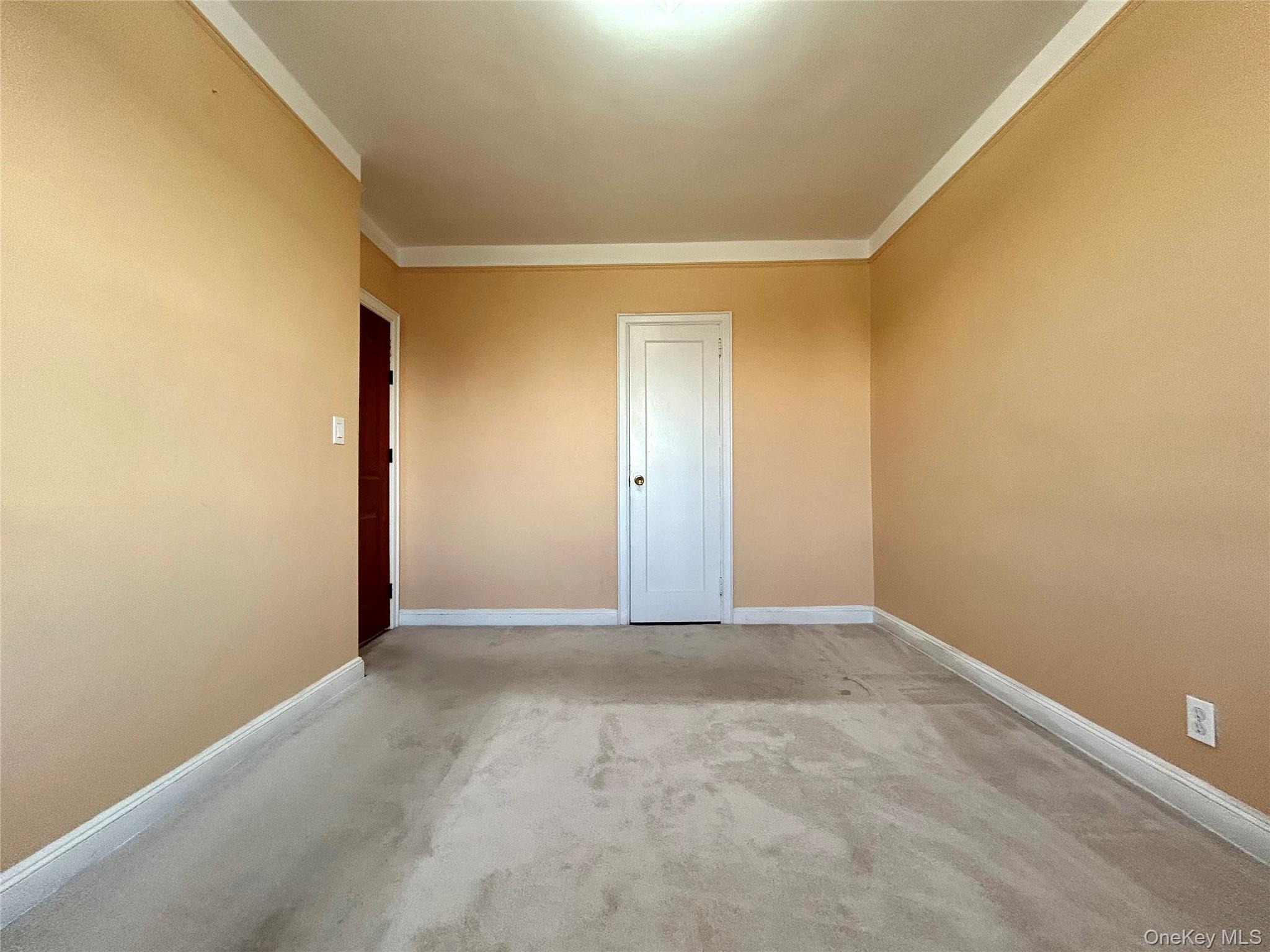 #20 photo, 30-15 82nd Street, קווינס East Elmhurst , NY 11370