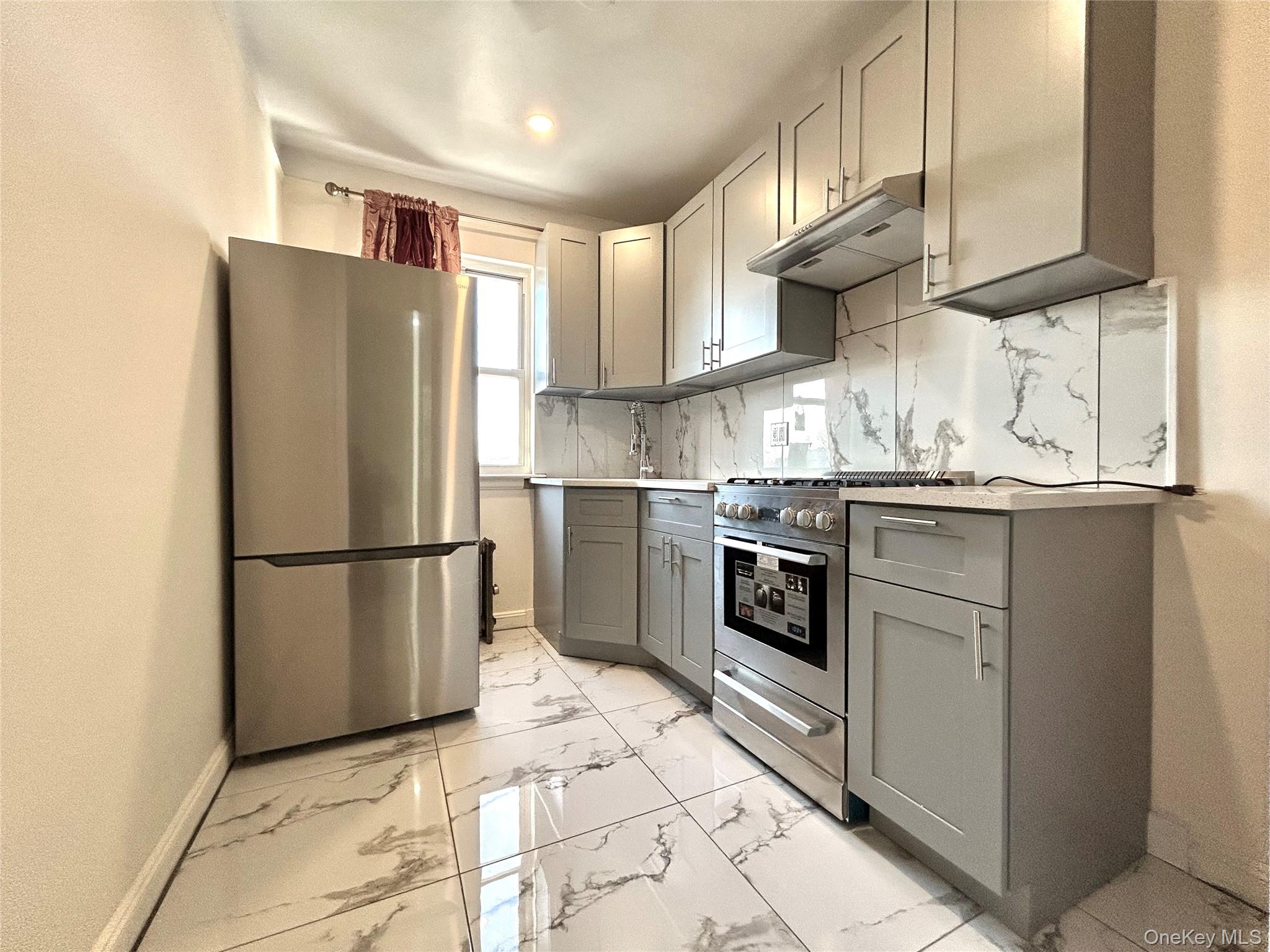 #6 photo, 30-15 82nd Street, קווינס East Elmhurst , NY 11370