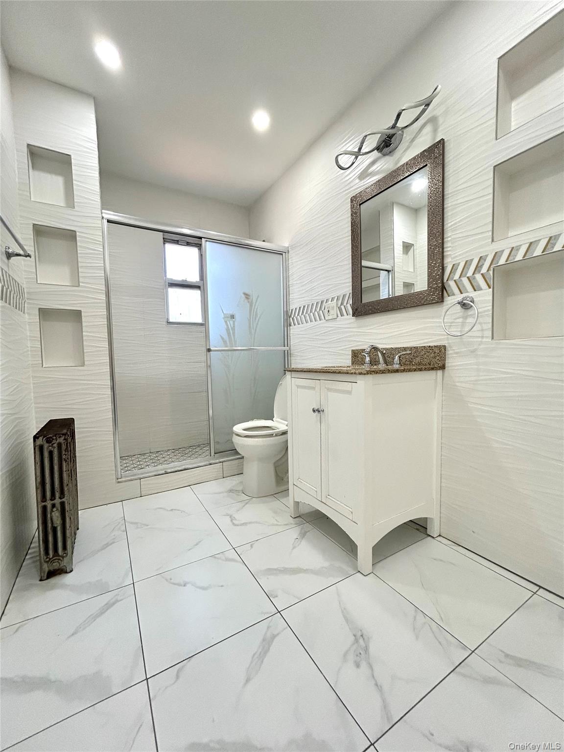 #7 photo, 30-15 82nd Street, קווינס East Elmhurst , NY 11370