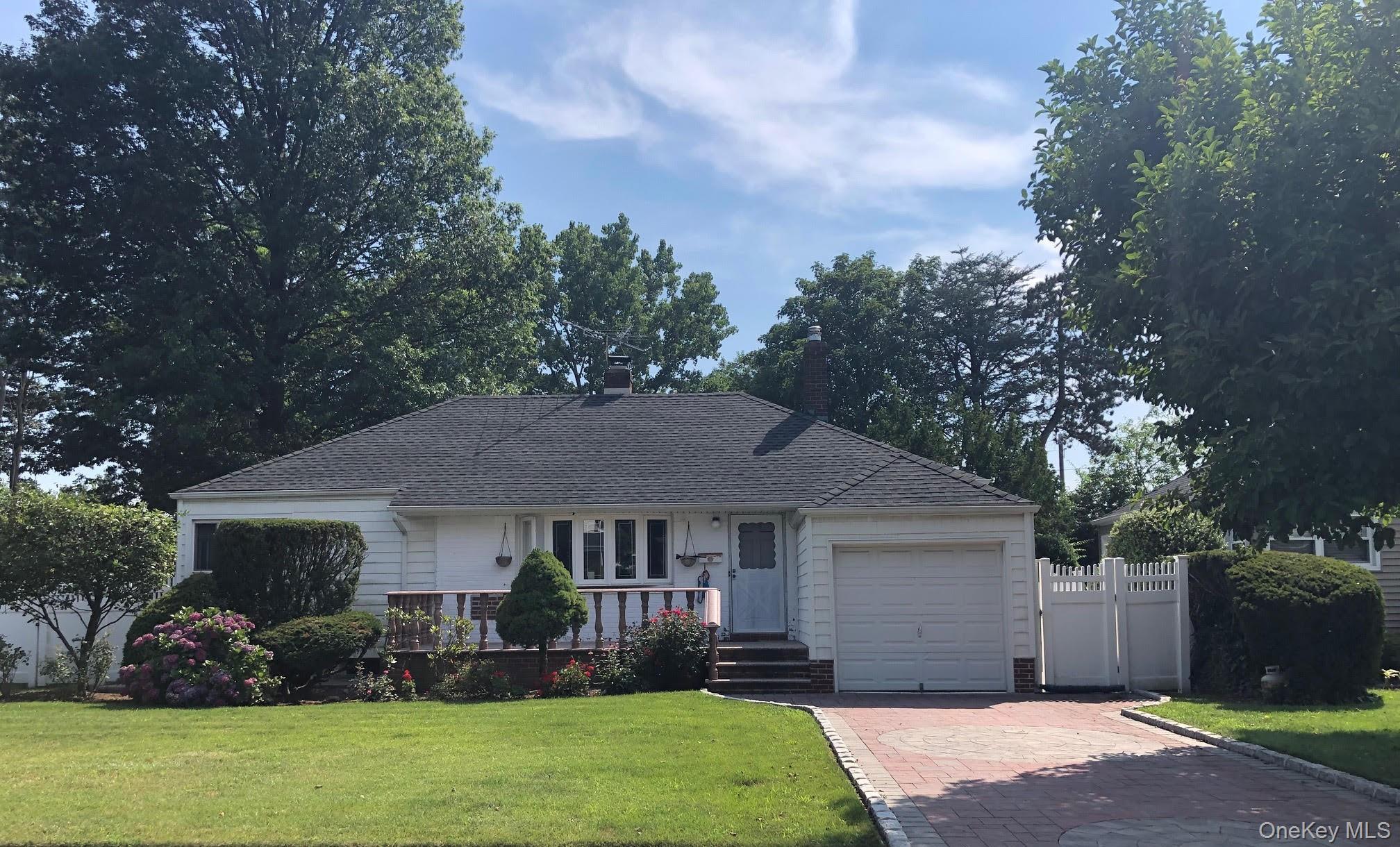 #1 photo, 69 Soundview Road, Great Neck , NY 11020