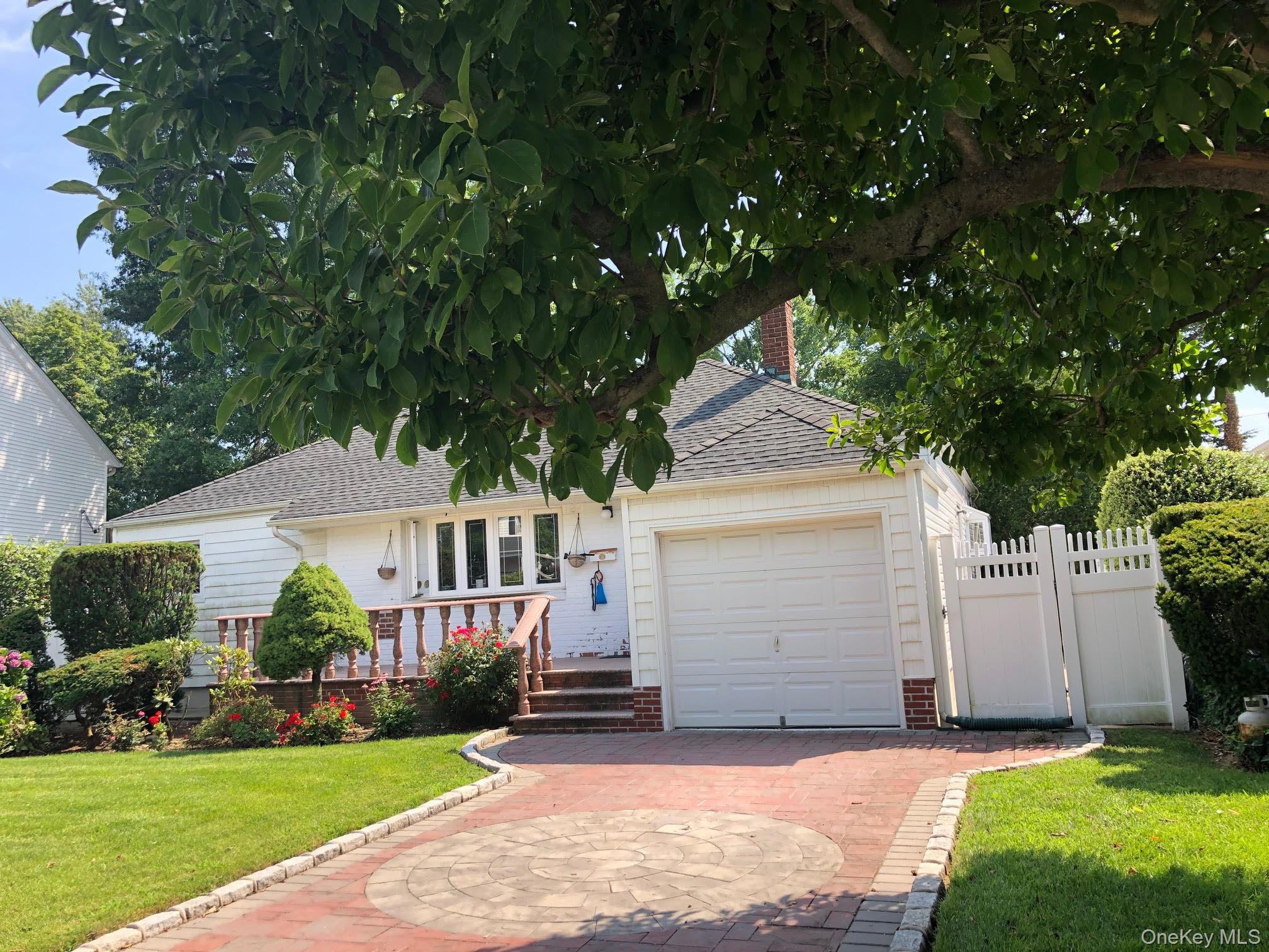 #2 photo, 69 Soundview Road, Great Neck , NY 11020