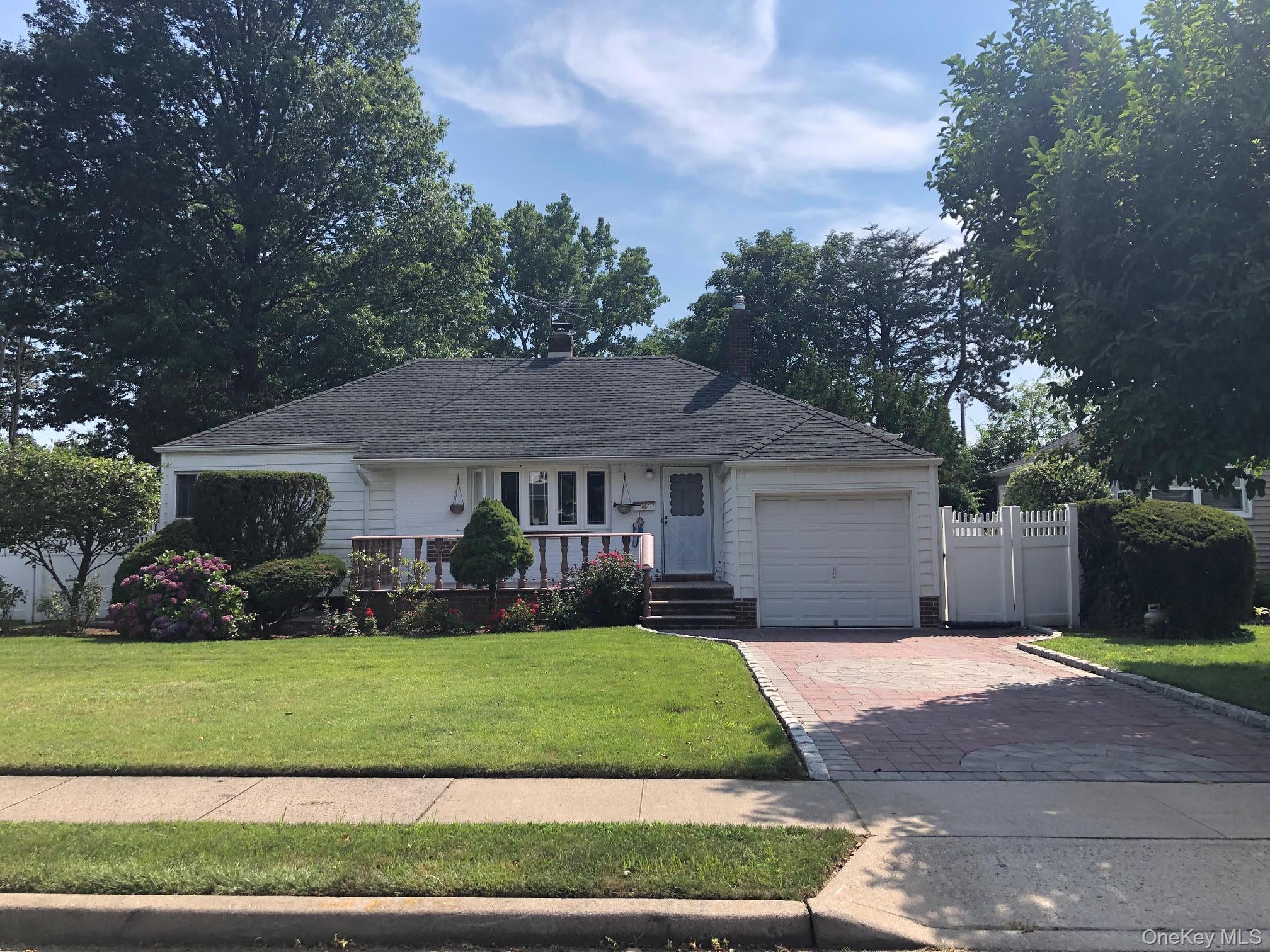 #3 photo, 69 Soundview Road, Great Neck , NY 11020