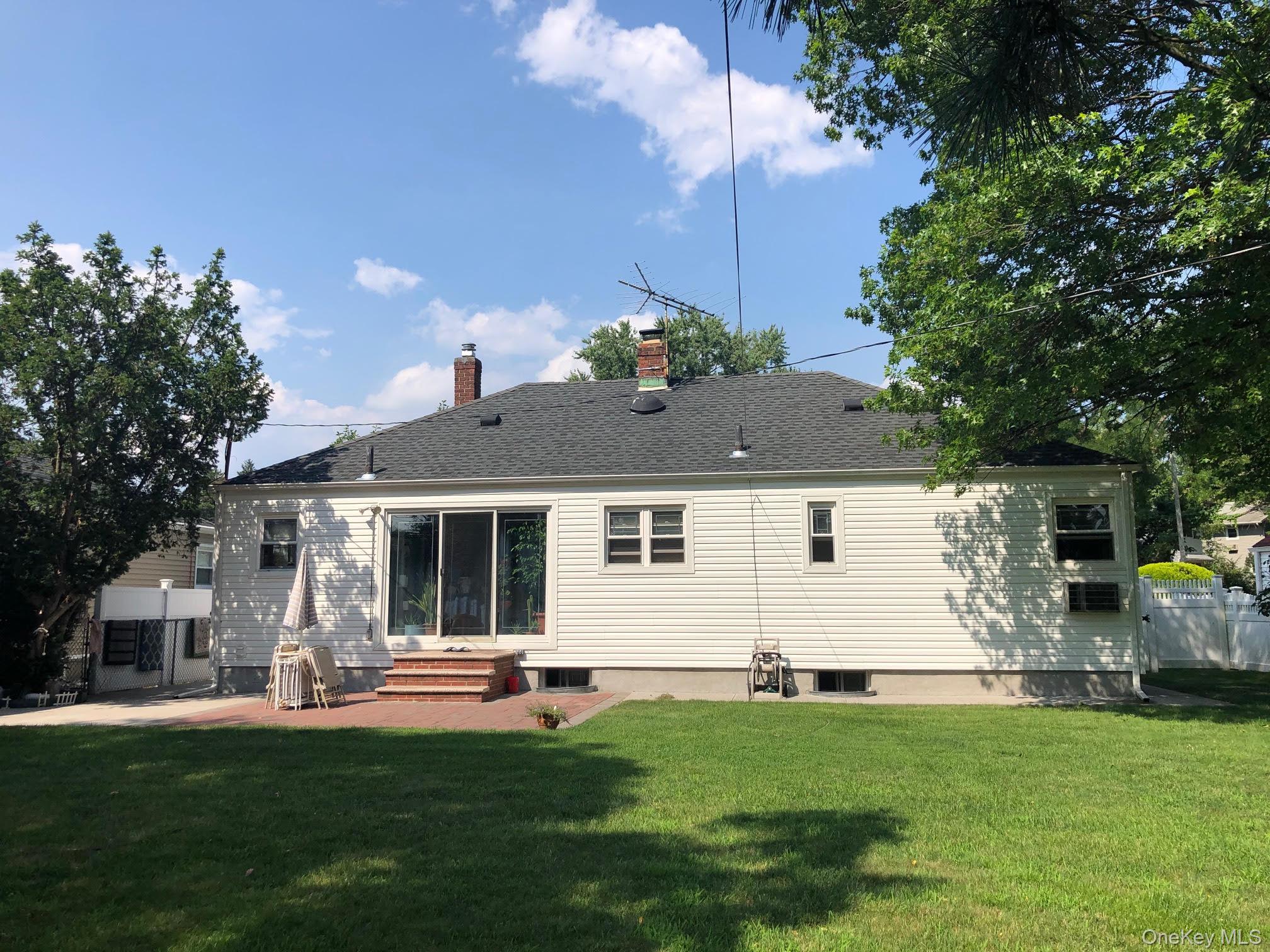 #7 photo, 69 Soundview Road, Great Neck , NY 11020