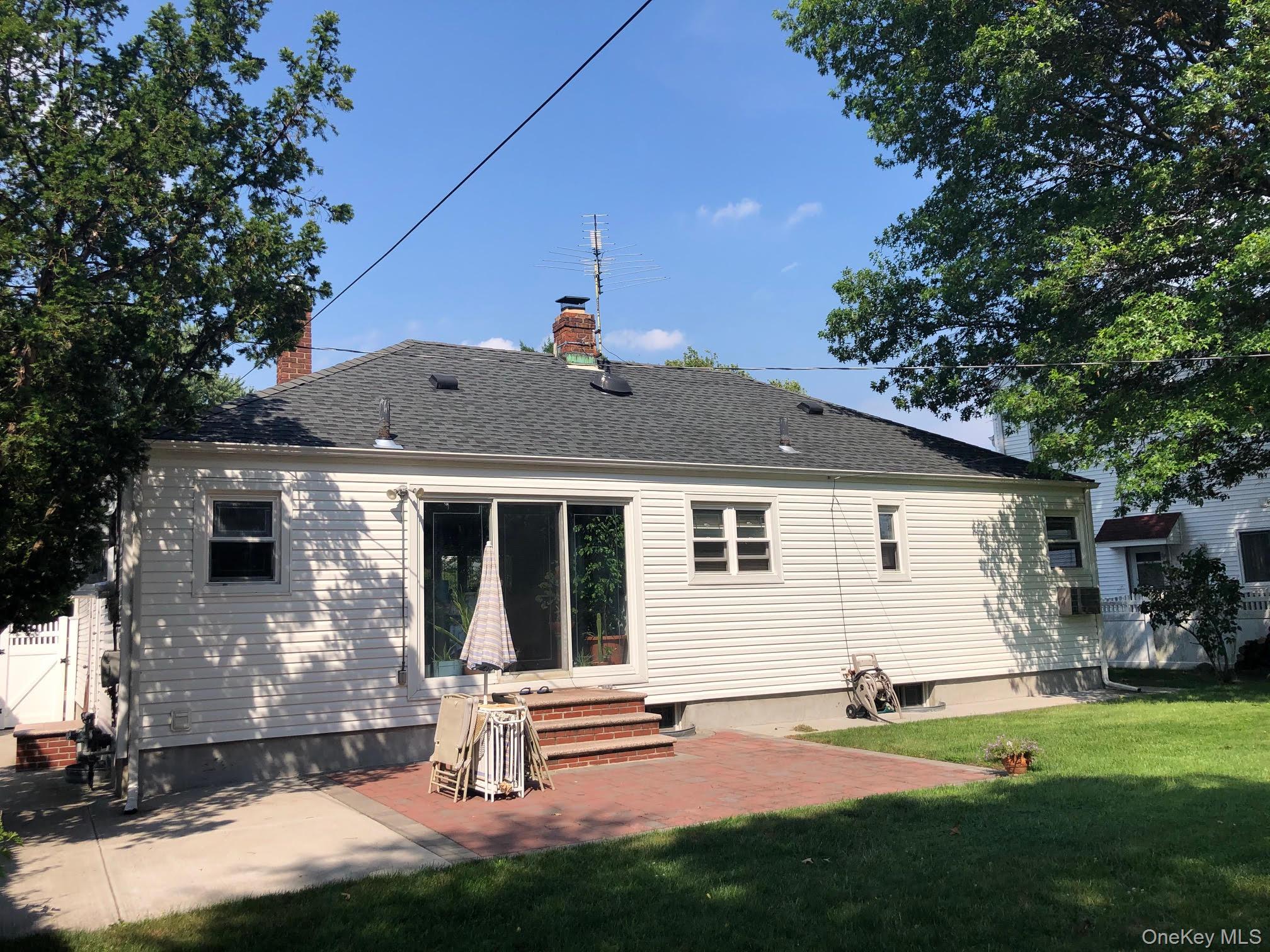 #8 photo, 69 Soundview Road, Great Neck , NY 11020