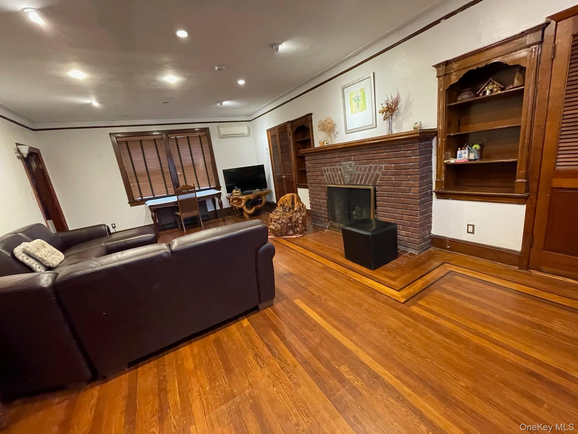 #5 photo, 47-51 161 Street, Flushing , NY 11358