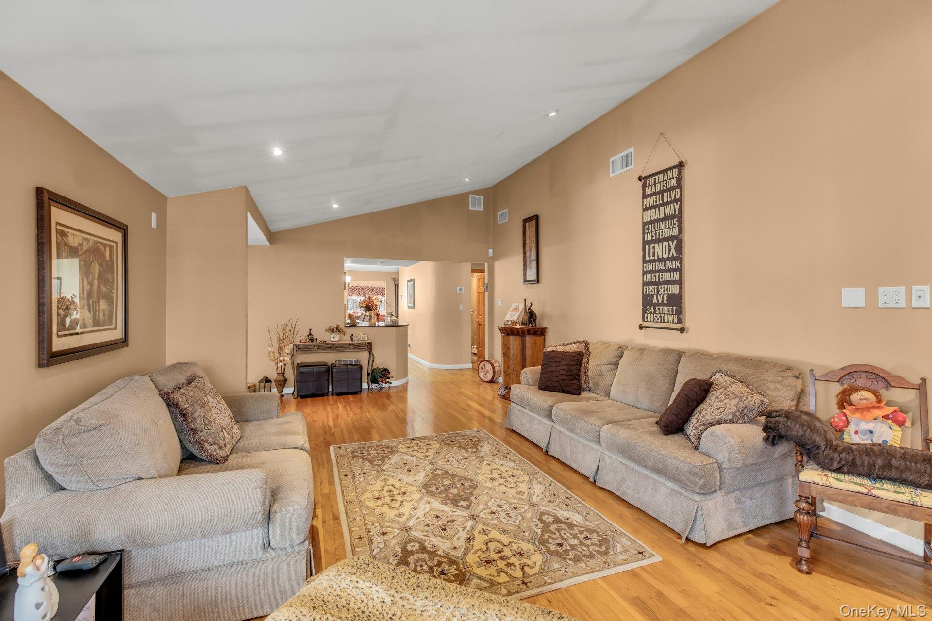 #12 photo, 1044 Commack Road, सफ़ोक काउंटी Dix Hills , NY 11746