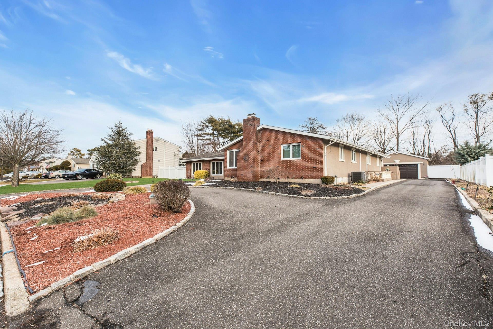 #3 photo, 1044 Commack Road, सफ़ोक काउंटी Dix Hills , NY 11746