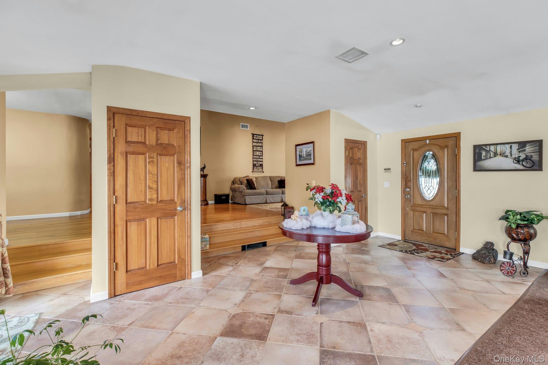 #4 photo, 1044 Commack Road, सफ़ोक काउंटी Dix Hills , NY 11746