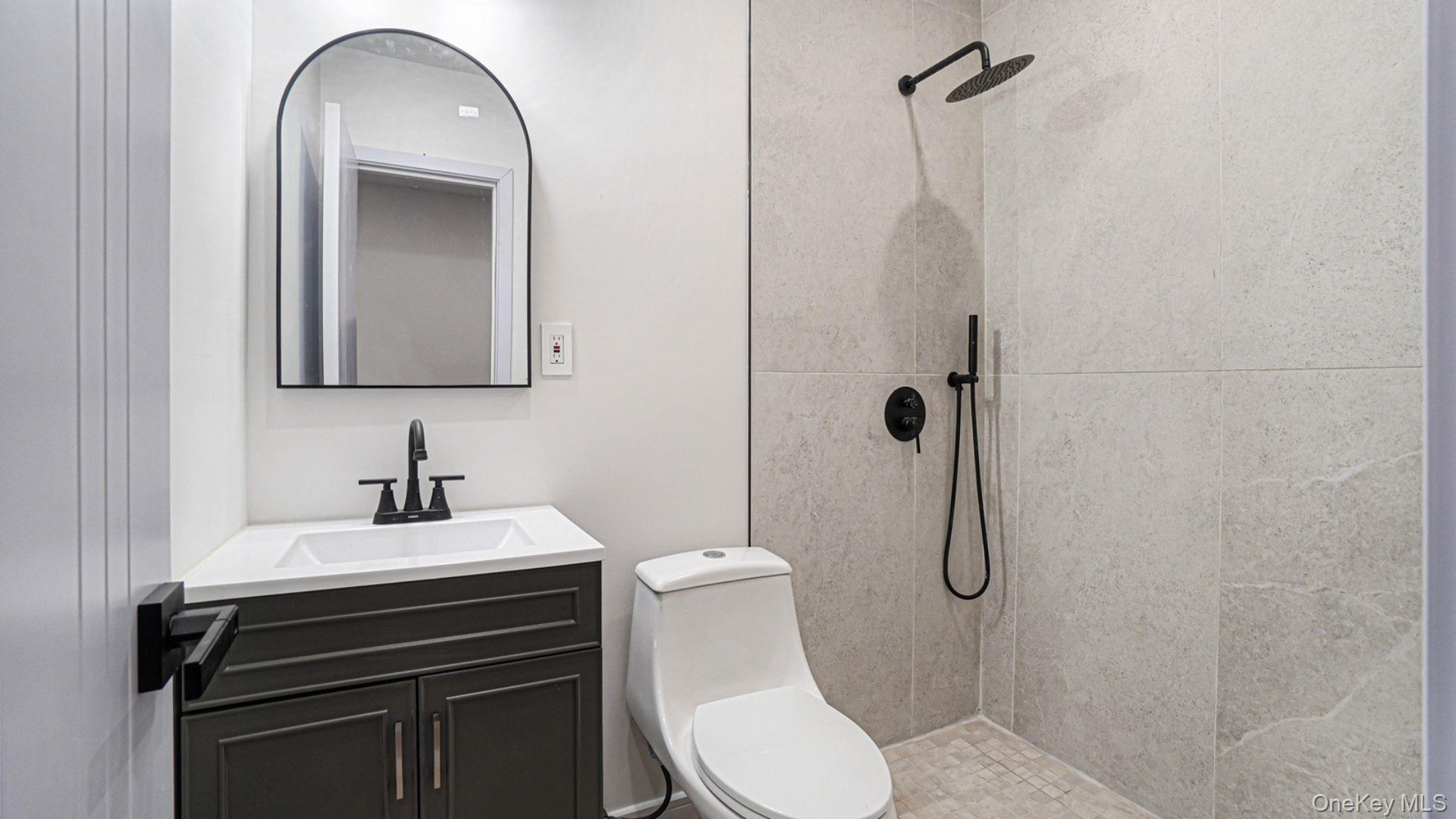 #18 photo, 1143 E 224th Street, הברונקס Bronx , NY 10466