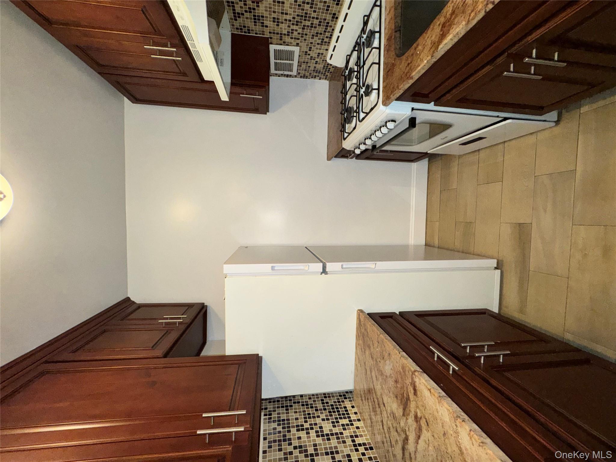 #7 photo, 43 Bronx River Road, Yonkers , NY 10704