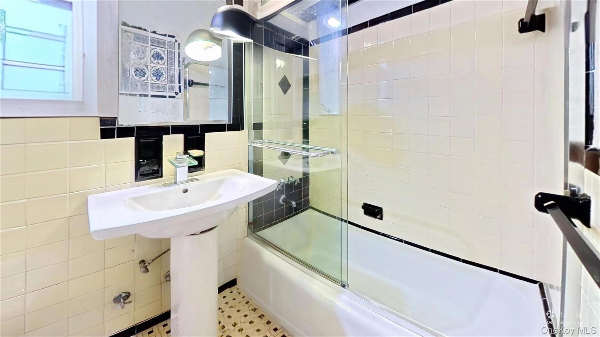 #15 photo, 64-35 Yellowstone Boulevard, Forest Hills , NY 11375