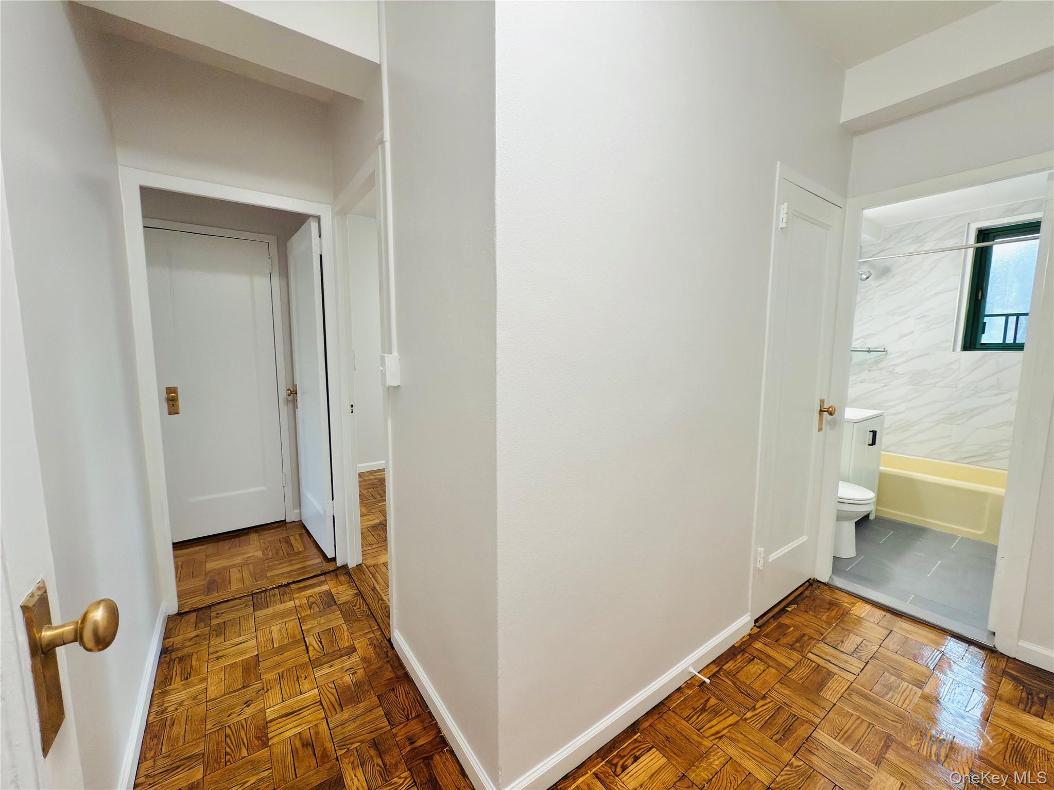 #10 photo, 1938 E Tremont Avenue, ब्रोंक्स Bronx , NY 10462