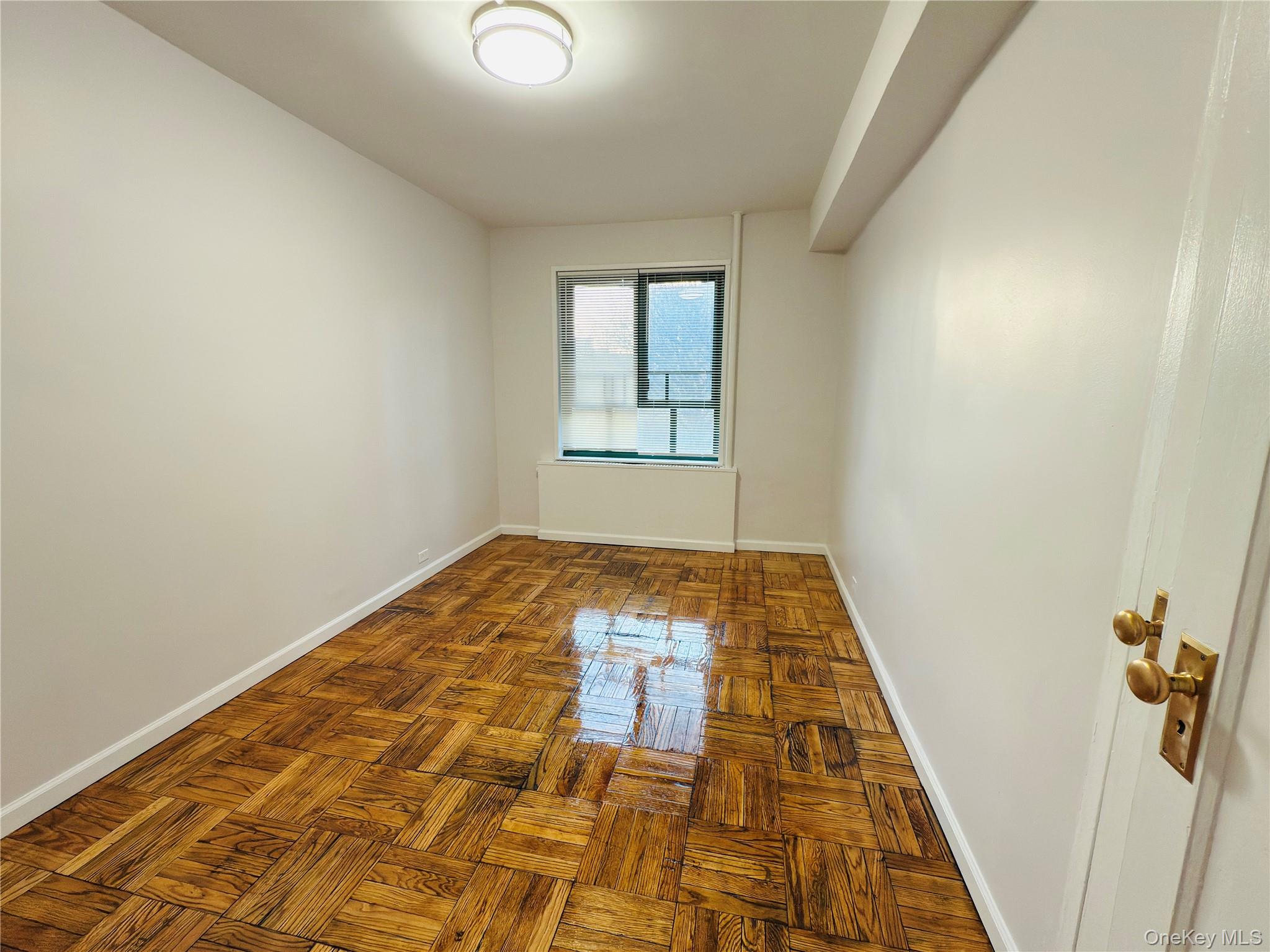 #12 photo, 1938 E Tremont Avenue, ब्रोंक्स Bronx , NY 10462