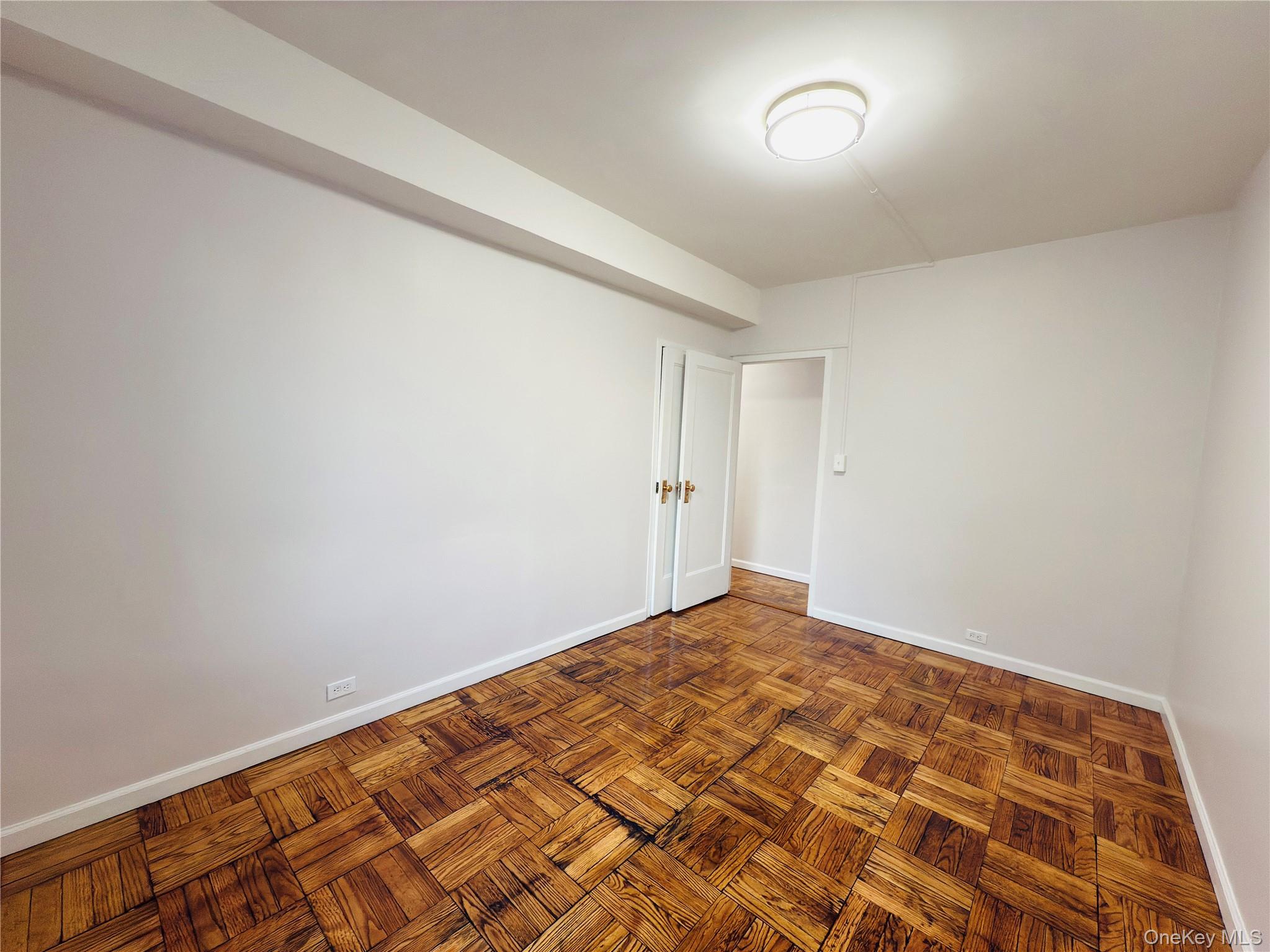 #15 photo, 1938 E Tremont Avenue, ब्रोंक्स Bronx , NY 10462