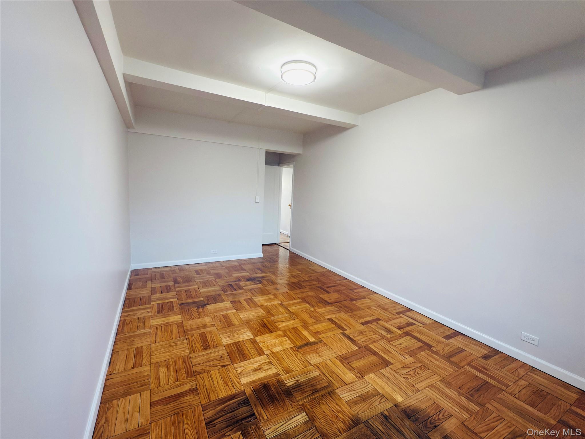 #17 photo, 1938 E Tremont Avenue, ब्रोंक्स Bronx , NY 10462