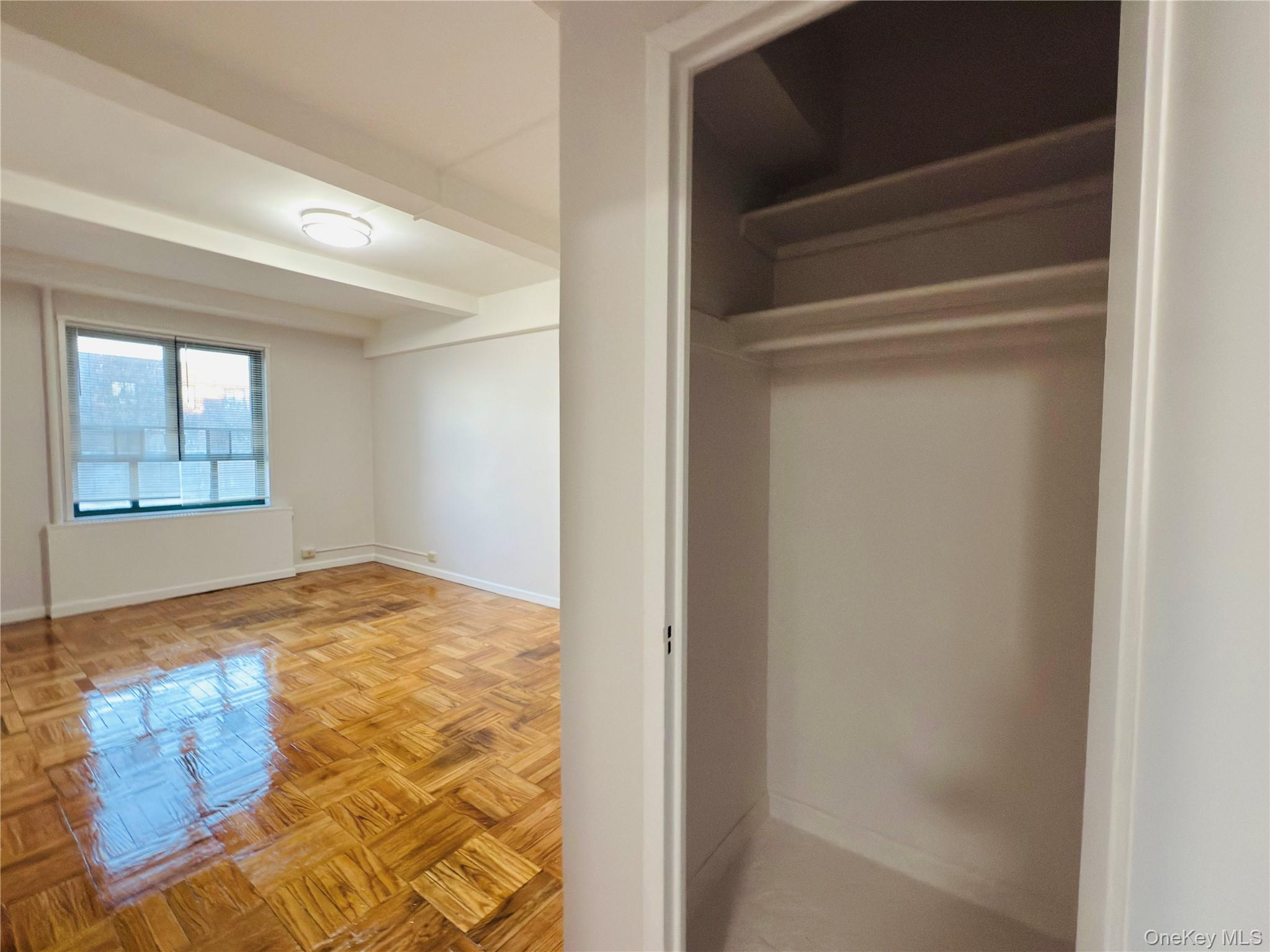 #19 photo, 1938 E Tremont Avenue, ब्रोंक्स Bronx , NY 10462