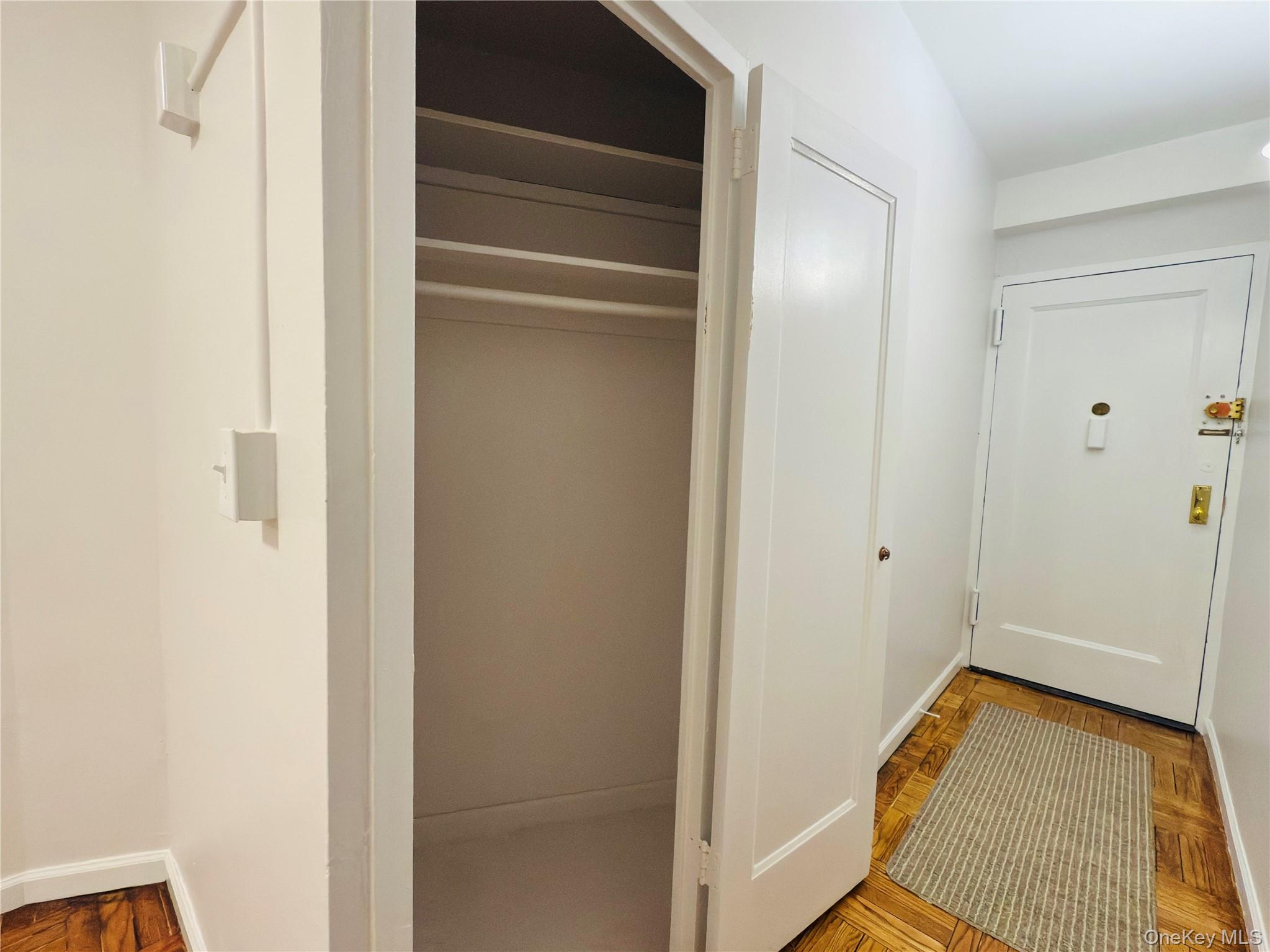 #5 photo, 1938 E Tremont Avenue, ब्रोंक्स Bronx , NY 10462