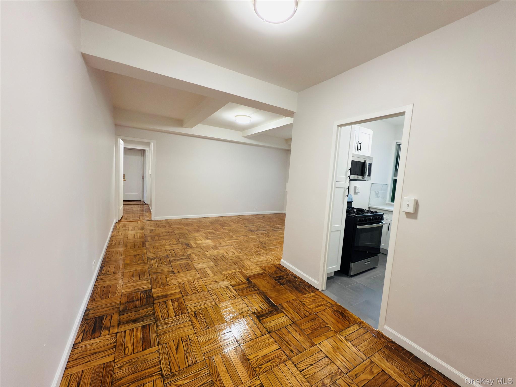 #6 photo, 1938 E Tremont Avenue, ब्रोंक्स Bronx , NY 10462