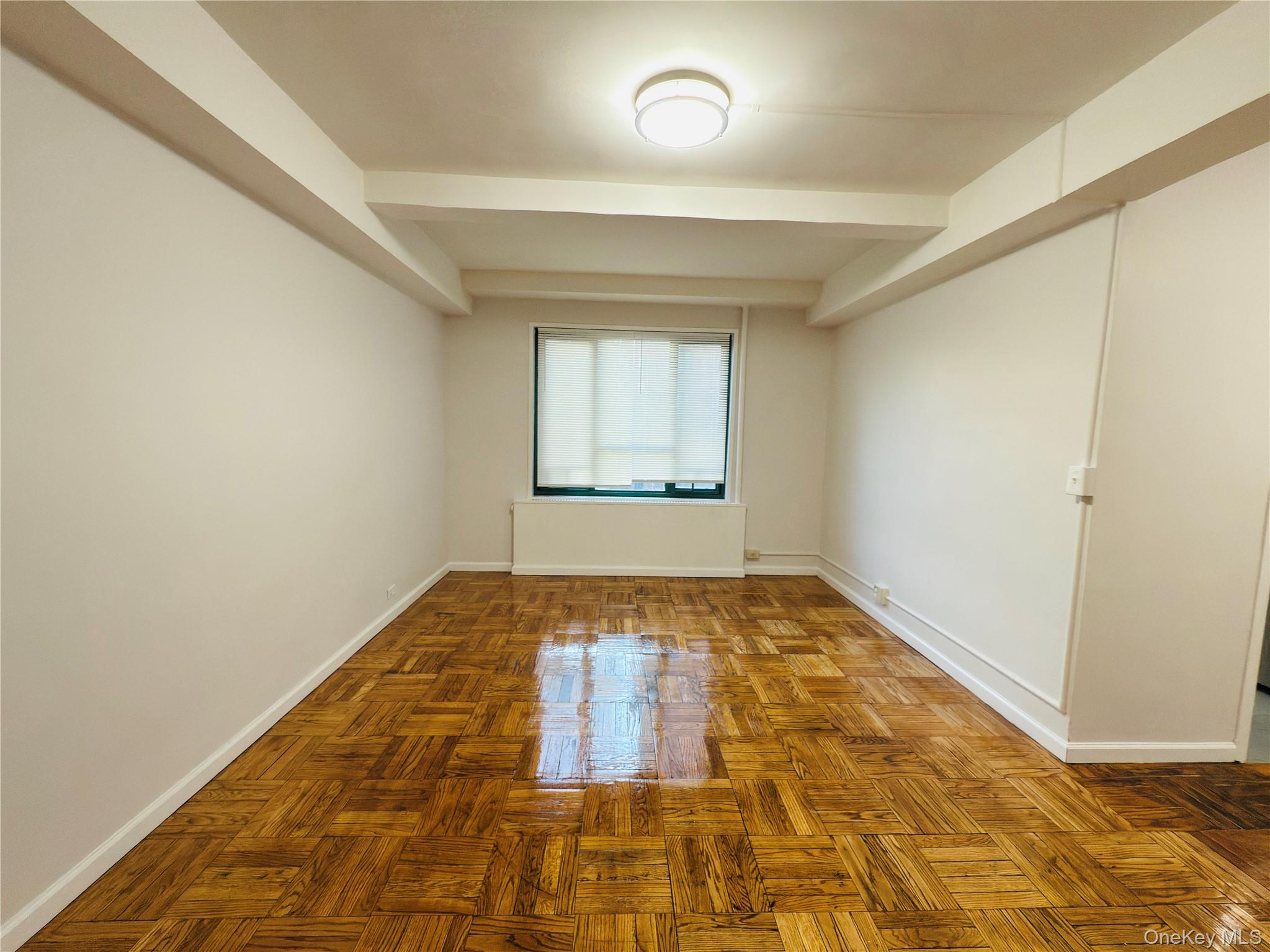 #8 photo, 1938 E Tremont Avenue, ब्रोंक्स Bronx , NY 10462