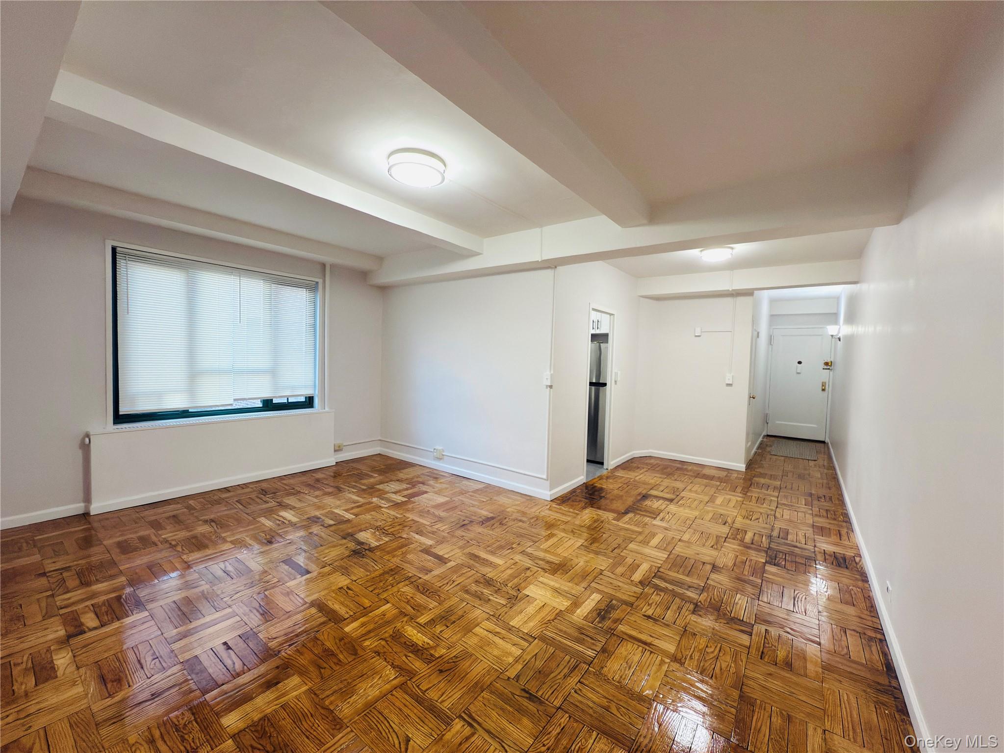 #9 photo, 1938 E Tremont Avenue, ब्रोंक्स Bronx , NY 10462