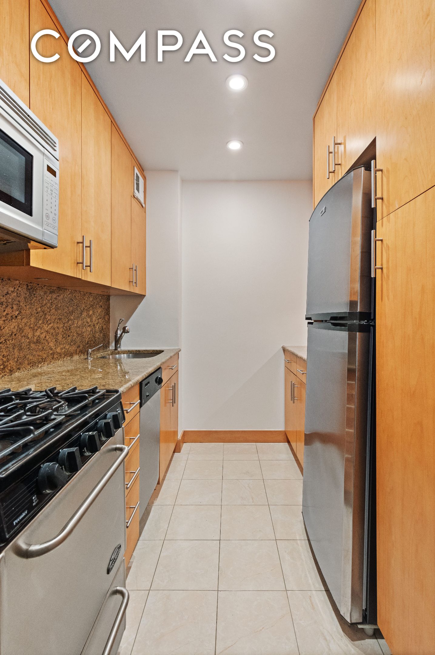 #7 photo, 30 E 9th Street, Greenwich Village , NY 10003