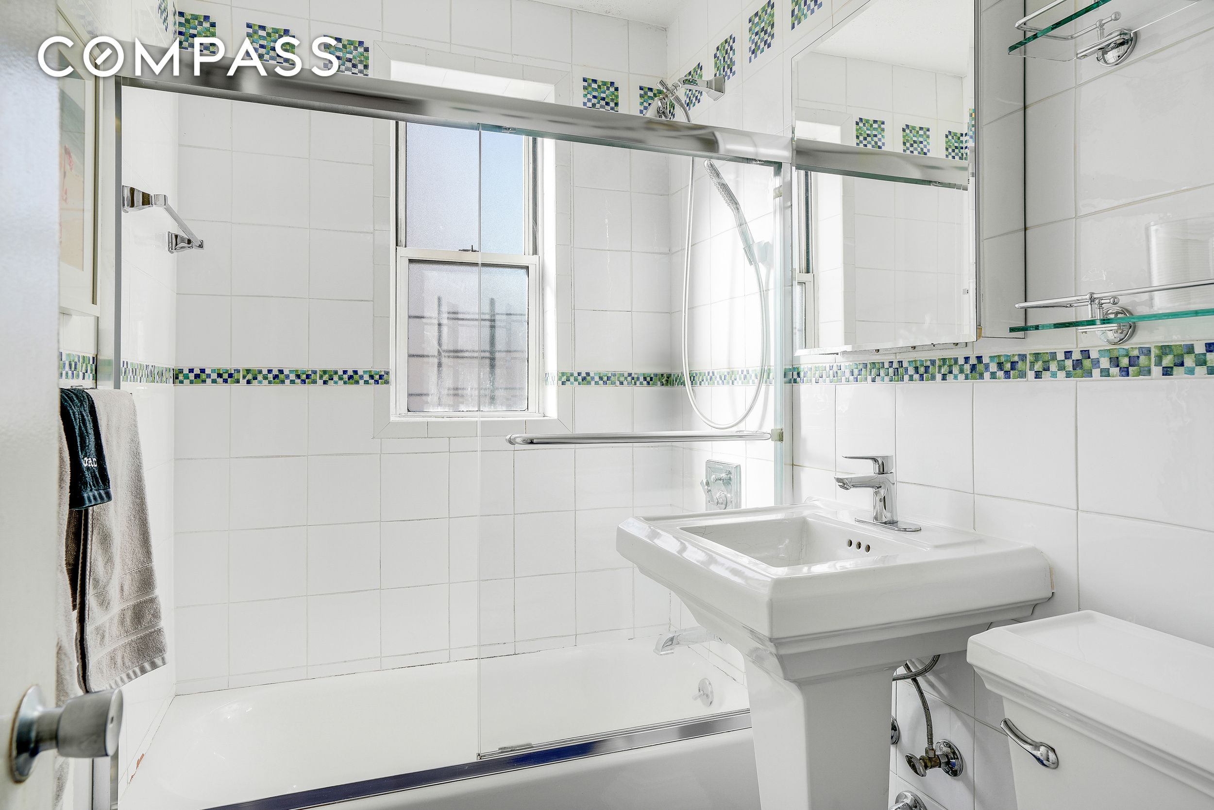 #11 photo, 201 E 37th Street, Murray Hill , NY 10016